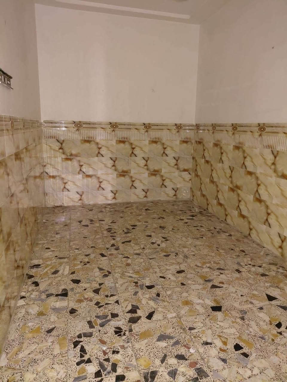 مشتمل الاجار الشعب مقابيل سوك المدينه نضيف جدا 

استقبال وخدمات ومطبخ مساحه ٧٠ متر 

 الطابق الثاني غرفتين نوم وخدمات  السعر ٥٠٠ قفل

معروض بمكتب الكناني ***********
