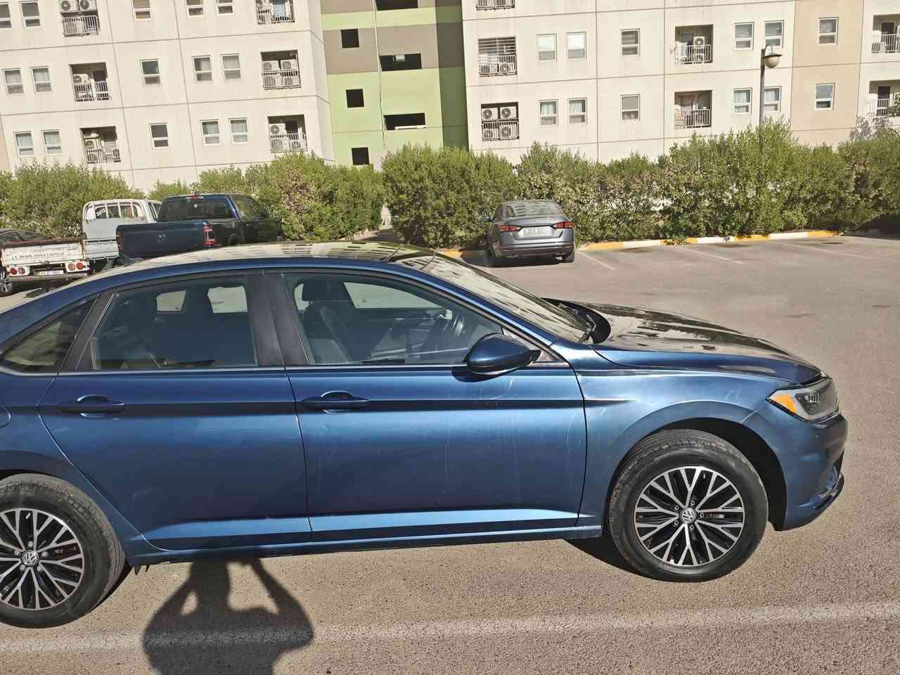 جيتا 2020 SE 
مواصفاتها معروفة 
كشنات جلد .. فتحة سقف... تدفئة كشنات ...رادار  .
تبريد وصدر جديد 
السيارة حادثها بابين عكس السائق ومبدلات بلادي 
والجاملغ عكس السايق مصلح وصبغ
ايرباك بردة
 وبيها ملاحظات صغيرة مبينة بالصور 
سيارة نظيفة ومتحب عطلات ابد 
رقم اربيل بأسمي 
 مكانها بغداد 
السعر 135 وبي مجال 
للاستفسار   ***********
