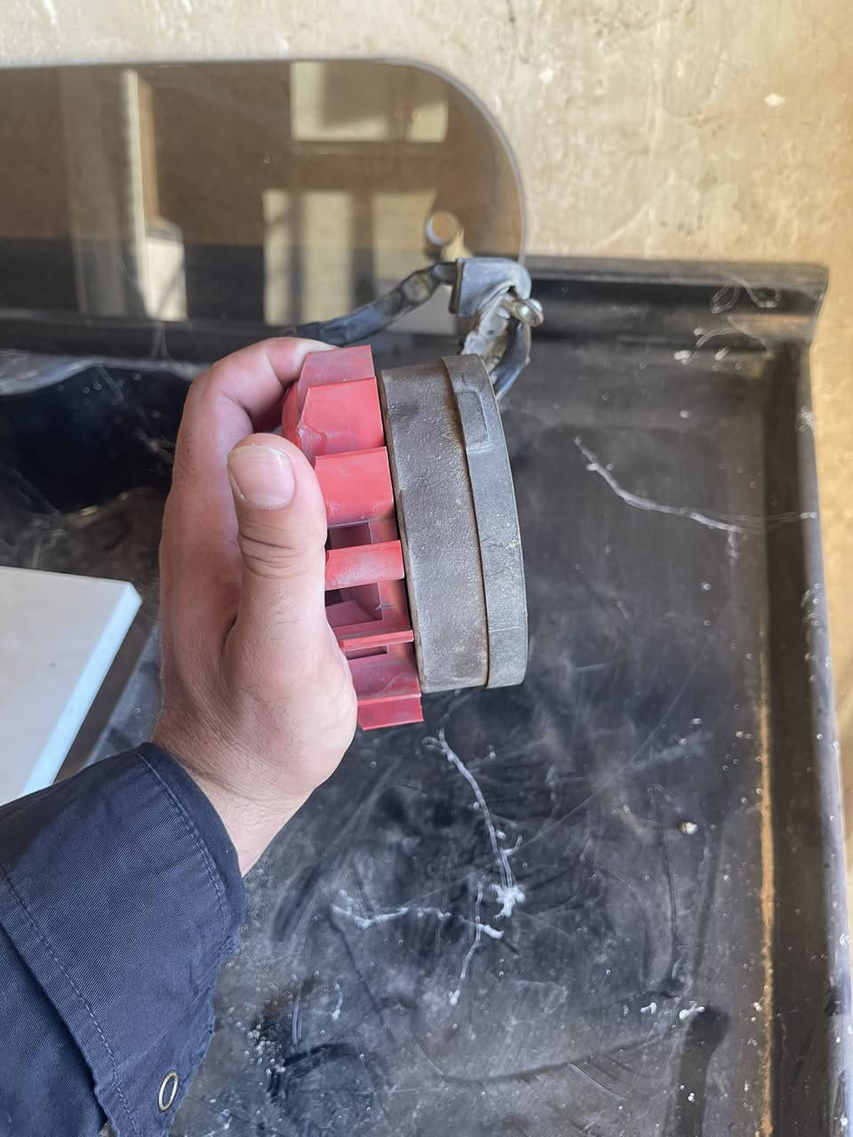 استان  مشمشي. ماركه بوس
وملف وطاسه رياضيه  وزن مخفف. هوه والمروحه مالته.


**إذا كنت صاحب هذا الإعلان وتريد حذفه لأي سبب، رجاءا أرسل رسالة إلى الدعم الفني**