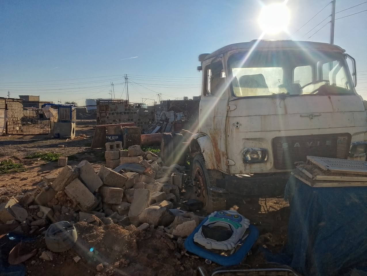 السلام عليكم
سياره صلاح الدين بدون رقم  بيه محرك  بيع (حديد) السعر ١٠ ورقه وبيه مجال اشوه ، عنوان كركوك ***********
