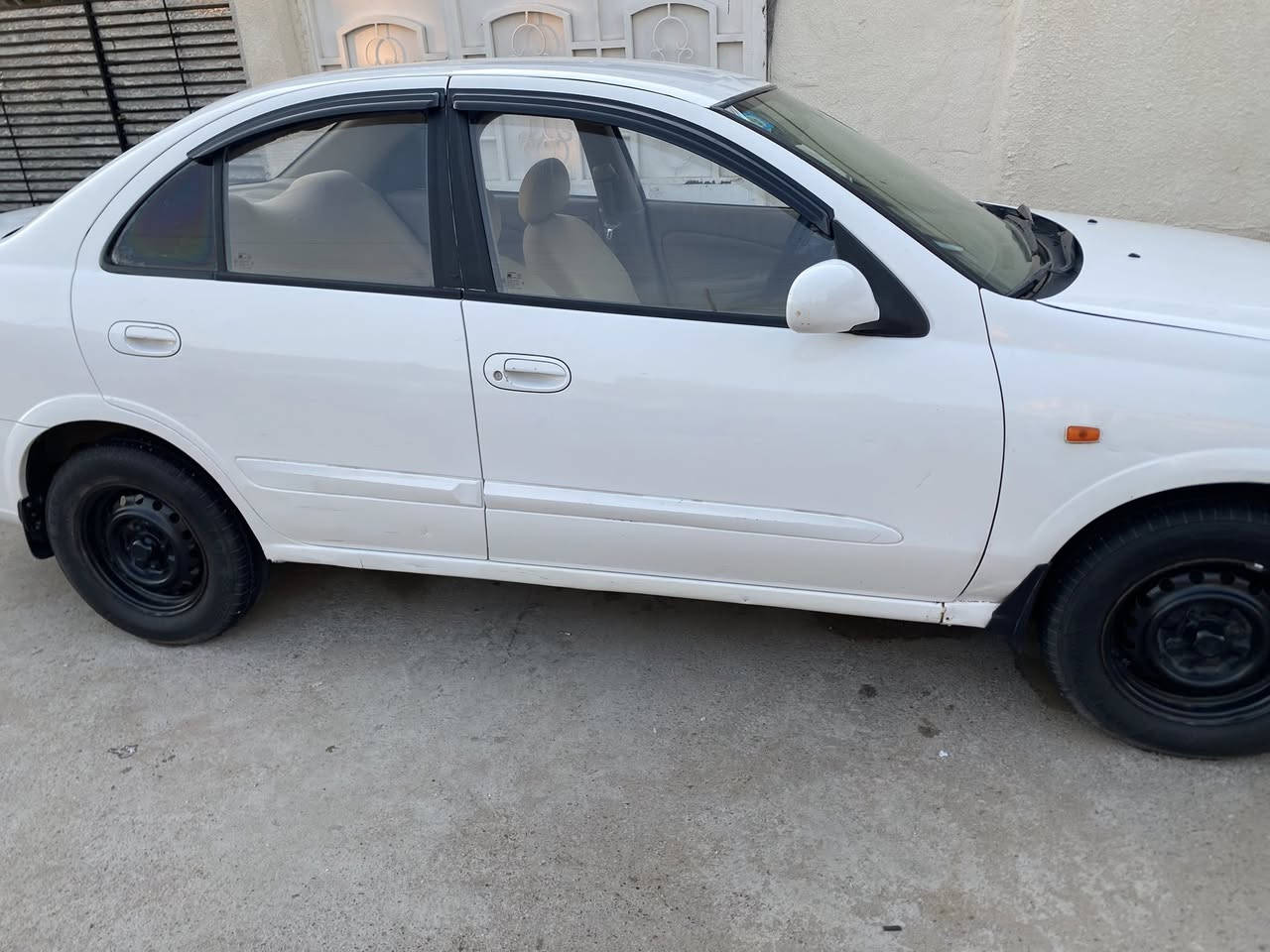 السلام عليكم
سني ٢٠٠٩ للبيع 
رقم بغداد الجديد باسمي 
تخم تاير باتري دوشمة جدد 
بيهة قطعتين ونص صبغ 
مكاني بياع 
سعرها ٨٧$ وبيهة مجال
***********
