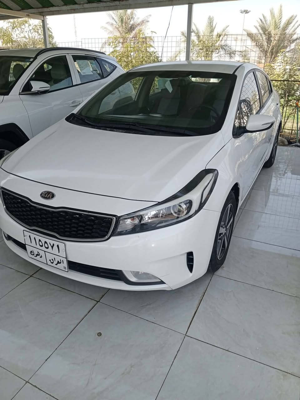 سيراتو موديل ١٧
ماشية ٢٠٠ الف مكفولة عدا شبر بالدوسة

السيارة نظيفة خير من الله 

السعر ١٣٣ وبيها مجال للطيبين 
واسط النعمانية 

***********
