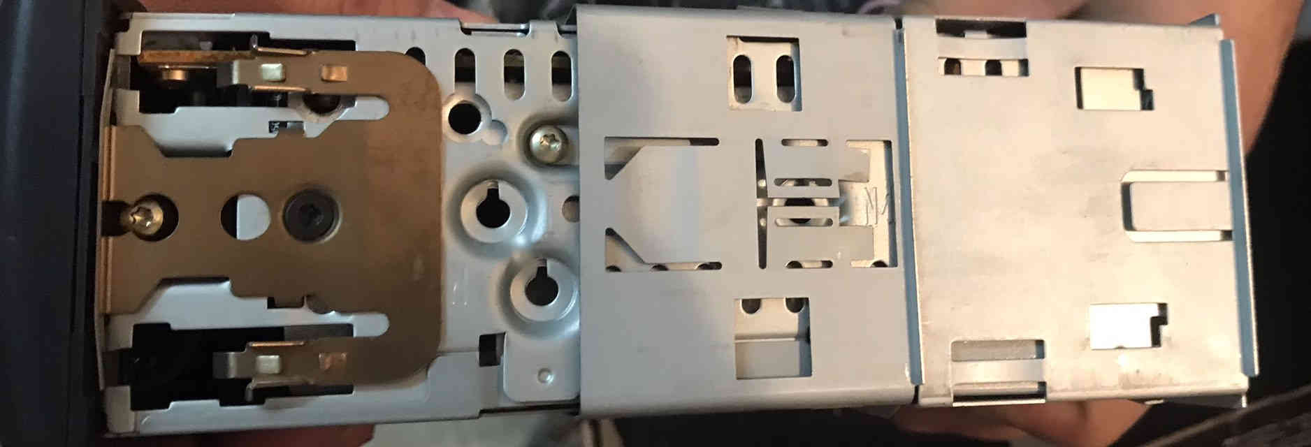 من بعد اذن اصحاب الگروب المحترمون ؛
اعرض للبيع راديو مسجل سياره من شركة ( فلبس)
PHILIPS / RC380  RDS
الجهاز مزود بكود محمول ضد السرقة
الجهاز جديد وغير مستعمل وبالباكيت الاصلي من هولندا…
مكان الجهاز / بابل- حلة
ممكن التوصيل لكل المحافظات
سعر الجهاز:  35 الف دينار
☎️ ***********
