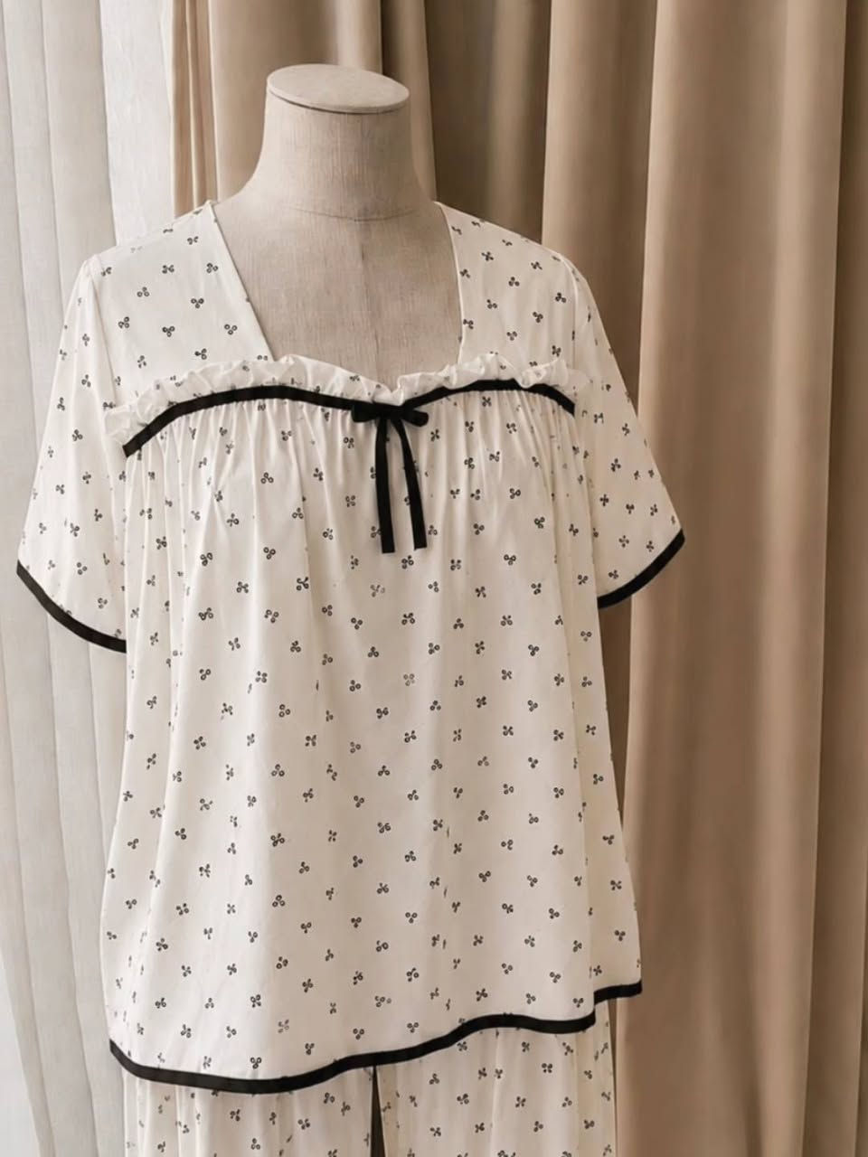 من قسم المنزلـي🔥
توفر تراك الترند الكوري
بنقشه الفيونكه🎀
نظام البجامه كيلوت طويل
موديل عريض 
قياس فري سايز يلبس من وزن50الى80
السعر8الاف فقط

توصيل ديوانية 3
محافظات5
للحجز والاستفسار  مراسلة خاص او واتساب 
***********
