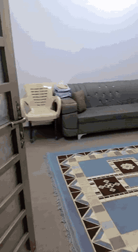 بيت للبيع بحي نيسان بداية شارع الشيوخ قرب مدرسه العاصمه مساحة 100متر مربعة بناء جديد صارله اقل السنة ***********
