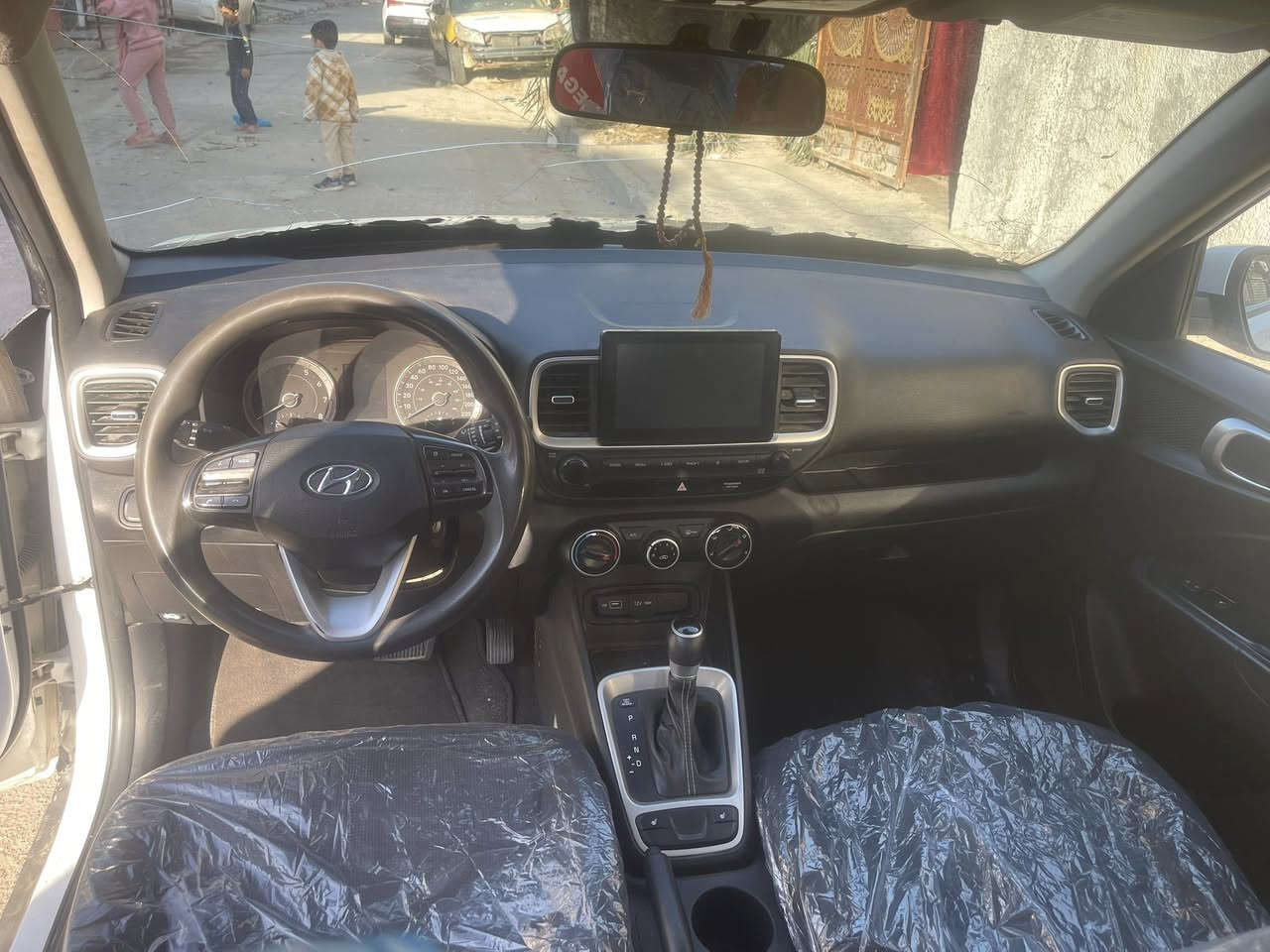 السلام عليكم
هونداي فينو مديل٢٠٢٢بسعر مناسب
رقم بغداد بسمي
حادث السياره جاملغ والبنيد مبدلات ومصبوغات
مواصفات رادار -تدفئه كشنات -تحكمات مقود -ومود درايف - شاشه وكامرن دواره- رادار امامي وتوقف ذاتي-  وتحديد مسار 
محرك 1600دبل نورل 
السعر خاص و
وتساب *********** 
خط.     ***********
 اي ستفسار خاص مفتوح
