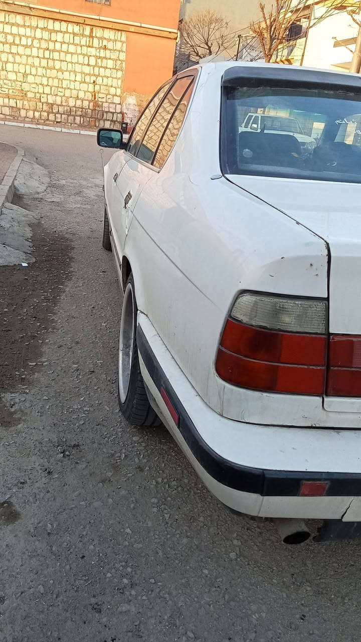 بیئیم بۆفرۆشت مودیل 1993 بەشەرتی گێرو مەکینە بەشەرتی ئاڕمو ئەولیات ئاڕمی بلاستی هەولێرە بەس بەشەرتی غرامە نایدەم  سەیارەکە زۆر جواو پاکە سعر 38 گەلاو مەعامەلا  شوین سلێمانی  
***********
