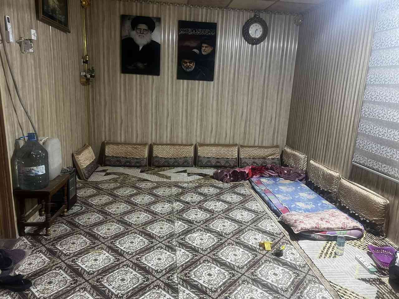 ياالله سلام عليكم بيت البيع تجاوزالمساحه مايقراب 100اله125 متر يحتوي البيت على غرف منام 1صاله ومطبخ وصحيات  علمن البيت كله عكاده وبيت نضيف وجاهز ماناقصه اي شي البيت كله سراميك الستفسار تصال على رقم تالي المعرفه المزيد وسعر وباقي تفاصيل *********** عقارات ابوعلي جابري مكان البيت 5ميل حطين
