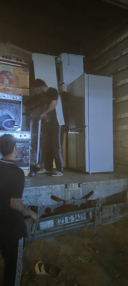 الحمدلله تم وصول حاويه مواد منزليه مستخدم اخو الجديد ...مجمع الحوراء قرب باب علوة  ***********
