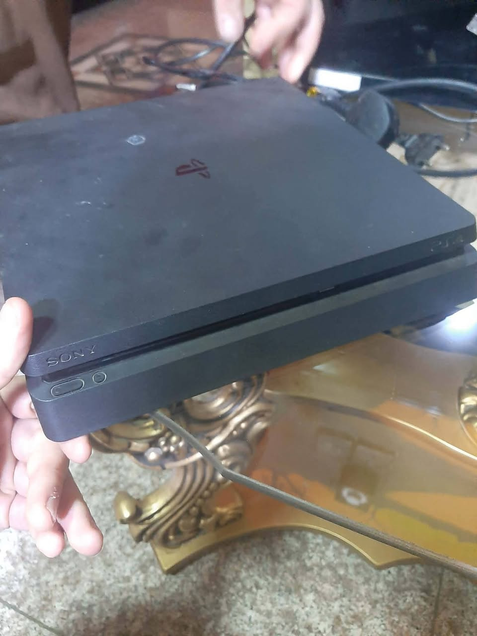 مرحبا عندي بلي فور للبيع كامل مواصفات السعر 250 الف ام هكر هذا رقم موبايلي ***********4
