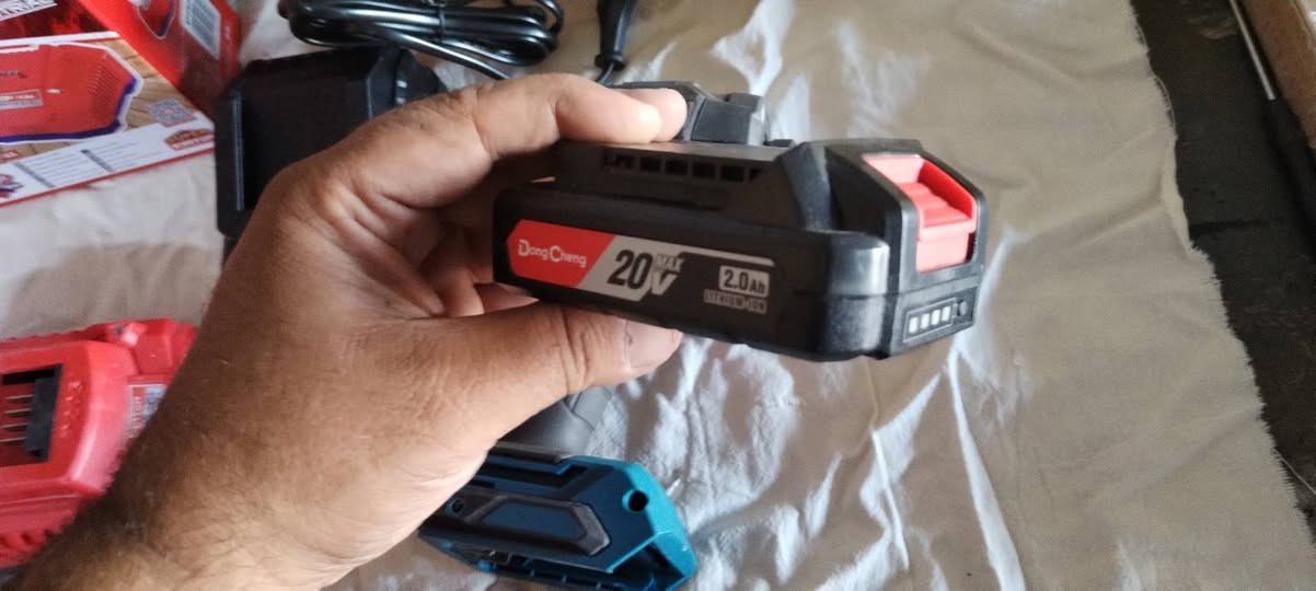امباكت دون جين مع بطارية 2امبیر مع شاحن اخت جدید يعني مشتغل قليل مع شاحن ام توب للطلب عل خاص ***********
