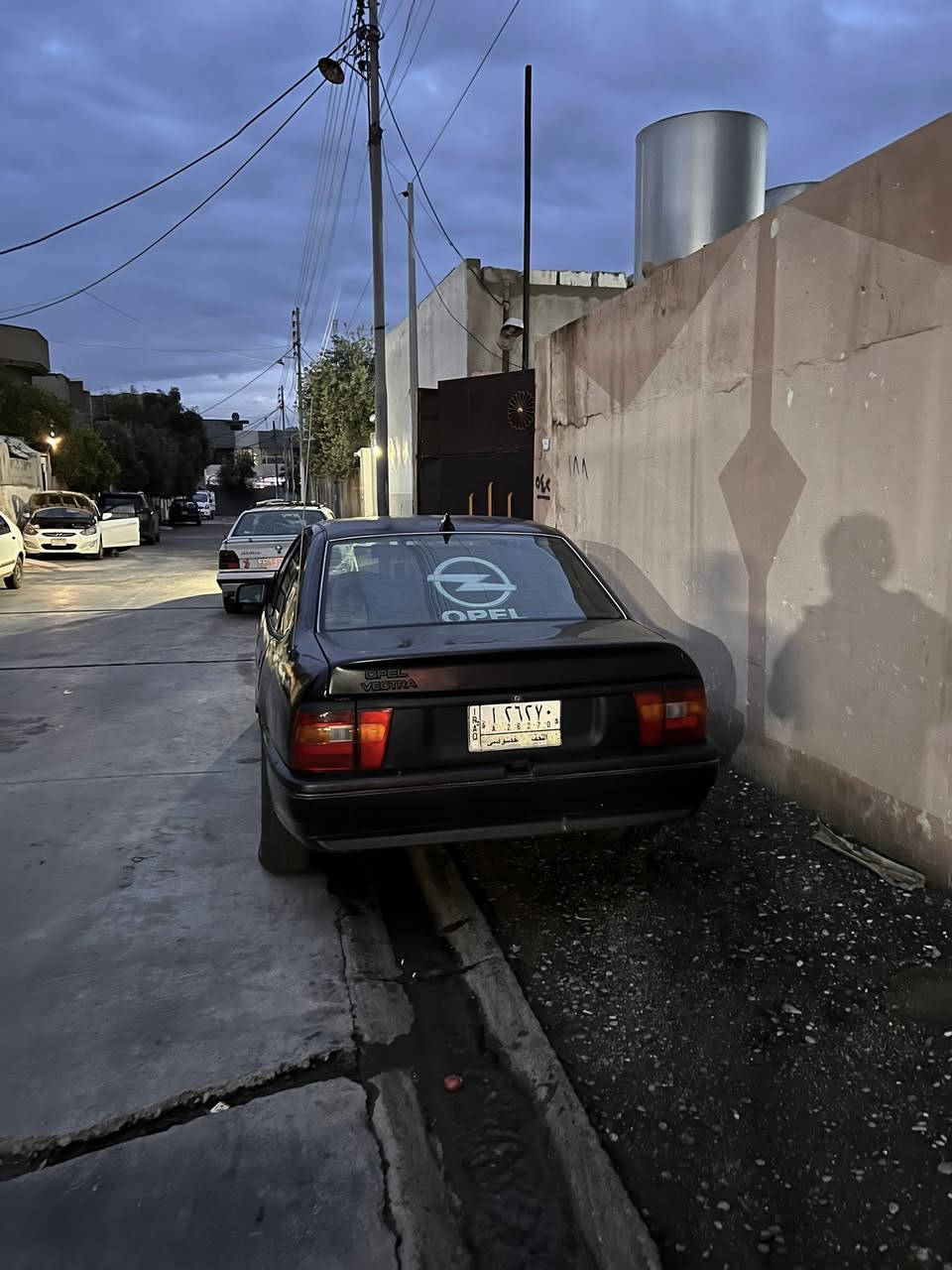 السلام عليكم اوبل  للبيع سياره مابيها شي منصوبه بيها نواقص شي قليل خيسان مصلح كابون مامسجل سياره شرط تحويل سعرها 28 عنوان سياره موصل قادسيه ثانيه *********** رقم نجف
