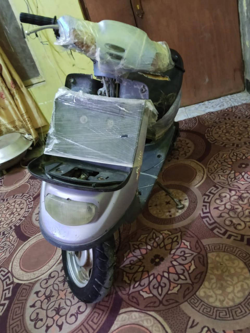 سلام عليكم اخوان دراجه للبيع ام سله دراجه نظيفه مكينه ما مفتوحه كفرات بلاديه كهرباء  شغاله 
سعر 225
البصره القرنه 
*********** 
بي واتساب
