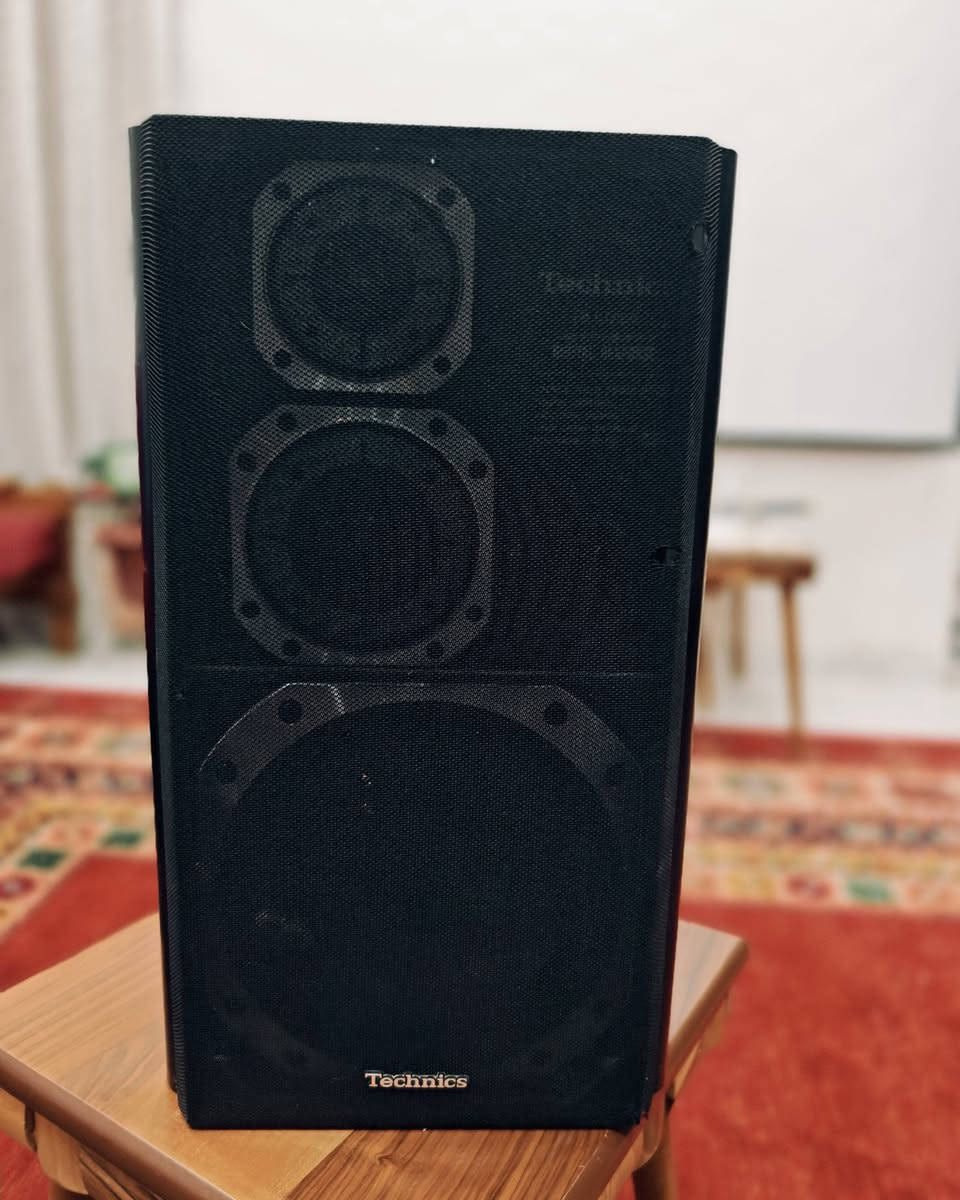 السلام عليكم ..سماعه تكنكس تك  cd850 فايبر كاربون ..نظافةممتازة جدا  وبدون تصليح ..السعر 55 الف يوجد توصيل للاستفسار الاتصال على الرقم ***********
