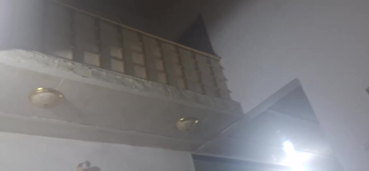بسم الله
بيت ١٢٠ متر  ابو رمانه خلف مركز الشرطة مباشرتاً  اول فرع بناء حديث مواد كله اصلي .
قاطين كامل وجاهز من كلشي . عكادة بورسلاين .
القاط الأول :
غرفة كبيرة .. استقبال .. مطبخ .. حمام داخلي و خارجي .. صالة مفتوحة ..
القاط الثاني غرفتين كبار و صحيات و منور 
الاتصال : 
***********
***********
