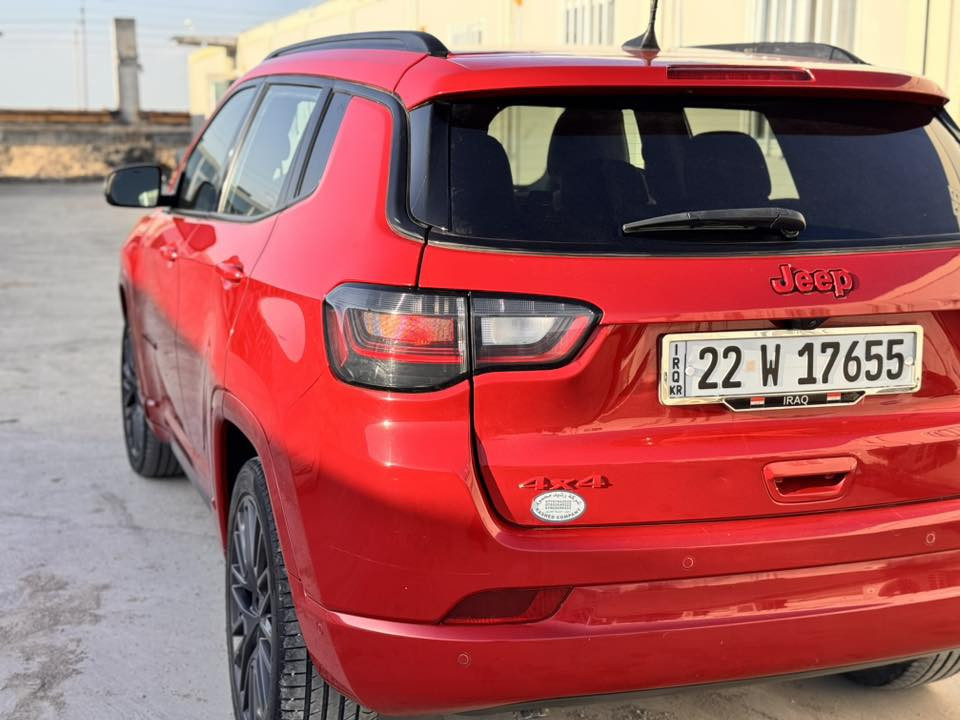 Jeep compass red edition 
جيب ريد ادشن كومباس 2023￼
اعلى فئة فول مواصفات 1/1 (للبيع)

المواصفات .......
مكينه 2000 تيربو *المرغوب

كير 9 نمر
كشنات جلد كامل
كشن السائق والراكب كهرباء
تدفئه تبريد بالكشنات الاماميه
تدفئه بالكشنات الخلفيه
تدفئه ستيرن
كشنات خزن
سستم صوت alpine 
مرايه وسطيه كهرباء + رادار
شاشه ديجيتال 
شاشه جبيره تربط apple carplay بدون واير
رادار 360 
مثبت سرعه
مثبت مسار
مثبت مسافه امان 
بريك طوارئ
اوتو ستارت ستوب
تبريد قطعتين
بانوراما
صندوك كهربائي 
دمام خلفي 
صندوك يفتح بتمرير القدم
دفع رباعي
جام فول اوتو
حساسات خلفيه
مانع انزلاق
3 اوضاع قياده ( اوتو . رملي .ثلجي )
هاند بريك بصمه
تشغيل عن بعد 
لايتات زنون ام العدسه 
ويل 19 
بك لايت Led
ماشيه 25  ميل
وبعد هواي بيها مواصفات 
حادثها فقط بنيد مبدل وصور الحادث موجوده 
ايرباك سستم

الناصرية مركز الناصرية الشموخ 
***********
