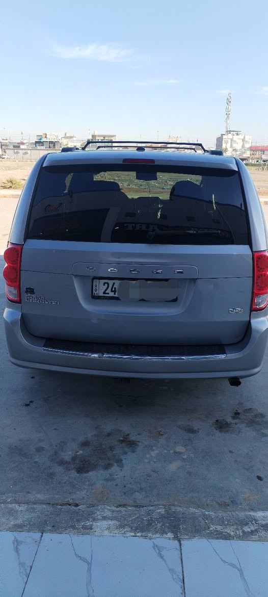 السلام عليكم دوج كرفان موديل 2017 لون سلفر المرغوب محرك 3600 وضع شركه كير قبل ٨ ايام بدلتها جديد بشرط السياره نظيفه رقمها دهوك هزه جديد بأسمنا السياره بشرط التحويل  تاريخ انتهاء السنويه 2031 بيها 3 قطع صبغ بخ بدون دواخل وبدون ايرباكات بشرط ماشيه 165 الف كيلو متر
مواصفات السيارة :
شاشه قلاب
كشنات منفصل بلع سياحي
تبريد 3 قطع
تحكم استيرن جهتين
كروز مثبت سرعه
تشغيل عن بعد
دبل اسويج
سبعه راكب
كامره خلفيه
جامات اوتو
شاشه خلفيه
جامات خلفي كهرباء فراشه
مري جانبيات كهرباء
السعر 157 وبيها مجال
*********** 
مكلف بالنشر
