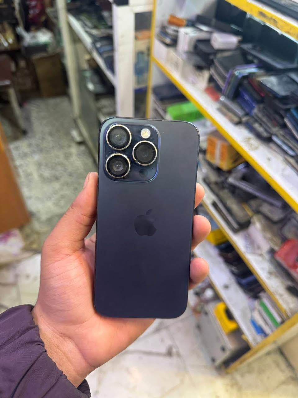 عرض اليوم تفليش
ايفون 15 برو 
ذاكره 256 
جهاز مبدل شاشه وبطاريه 
كامره اماميه واكفه (السلفي )
الكامره الخلفيه شغاله 
جهاز تخطي سيم كرت واكف 
بطاريه 81
جهاز ضمان مابي جهاز حط بي صورك وغراضك 
السعر 125
هاتف ***********
