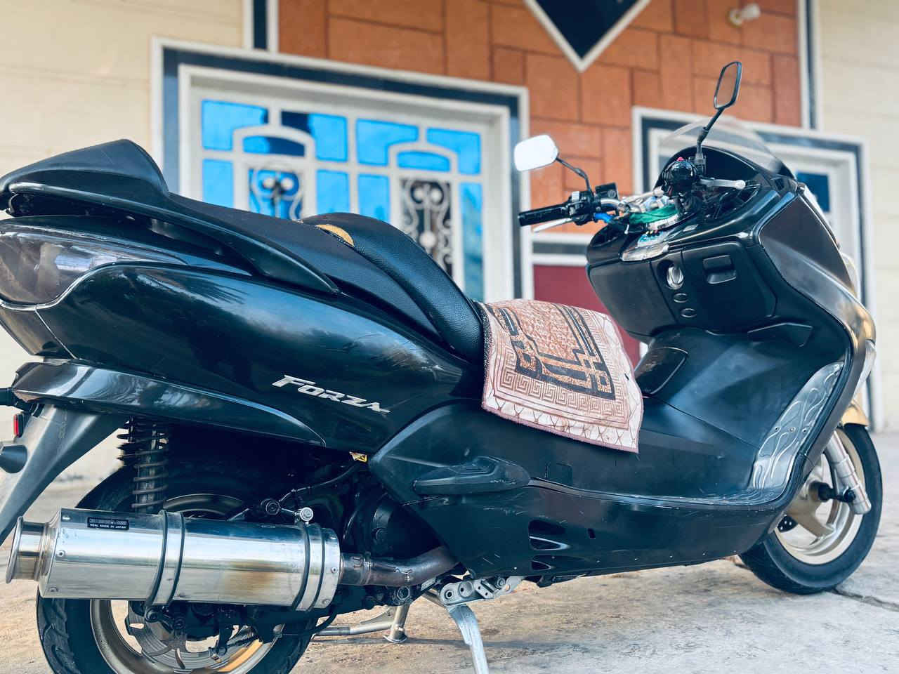 #بيع والسعر خاص . او . #مراوس بدراجه دايون نفخ او لايتي
نوع الدراجه : فورزا 08 كرستال گير ملغي 
اوليات الدراجه : گمرك مدفوع 
حجم المحرك : 250cc
حالة المحرك : بدون تنقيص او تبخير 
كهربائيات كامله 
مسجل وسماعات شغال 
جگ جنطه شغال + گلوب جنطه 
عليها ادامه { عبوه + فيتبم جدد + بلك ونوزل جديد } 
حالة الكفرات : نظافه ٩٠٪
اكزوز رياضي 
طخم تاير حاويه
منظومة تبريد محرك كامله ومي كله زيتي 

الدراجه محتاجه فقط شغلتين دوشمه كشن قبق جنطه + تبديل قايش غيرها ماكو 
الدراجه حلوه وناعمه وخير من الله 
مكاني بابل سدة الهنديه منطقة المهناويه 

اخوان رجاء اخوي فقط الشراي او الي عده مراوس يتواصل خاص . ويدلل


**إذا كنت صاحب هذا الإعلان وتريد حذفه لأي سبب، رجاءا أرسل رسالة إلى الدعم الفني**