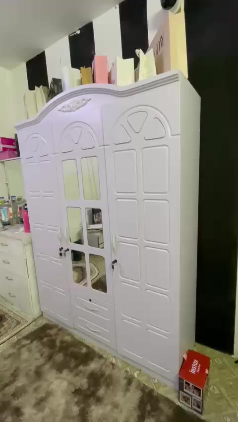 ***********
بغداد/الشعلة
الميز والكنتور ب٤٥٠ الف الميز ٥ مجرات وجبير يلزم هواي غراض هو و الكنتور 
نظيف اخو الجديد 🔥🔥🔥
