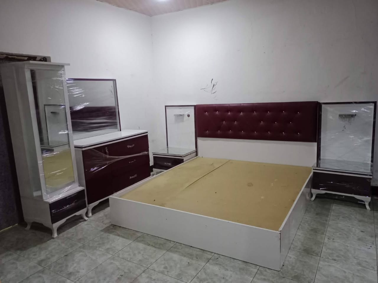 غرفه نوم للبيع شرط نظافه كامل سعر 450 الف شراي يخابر رقم مكان كركوك ***********
