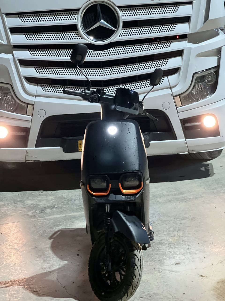 السلام عليكم
ماطور شحن ريان 

باب اول للبيع 

موصفات

مثبت سرعه

لد رقم و صفايح لد

6 بطاريات 

الدرع الامامي مكسور و مصلح تصليح مضبوط 

و داكه ستيكر اسود طافي 

شرط البطاريات و ملف 

سعر 700 الف وبي مجال بسيط

مكان الموصل الايسر (حي الكندي)

التواصل على خاص او علق


**إذا كنت صاحب هذا الإعلان وتريد حذفه لأي سبب، رجاءا أرسل رسالة إلى الدعم الفني**