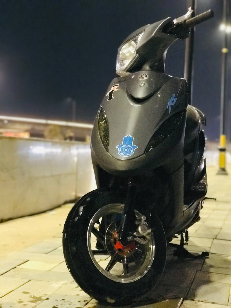 لبيع ماكس عادله
مافتوح
سعره 750 لبيه مجال 

كفرات صليه موجود احمر 

عداد كلج مانزين شغال

كلوبات شغله 

رقم ***********
