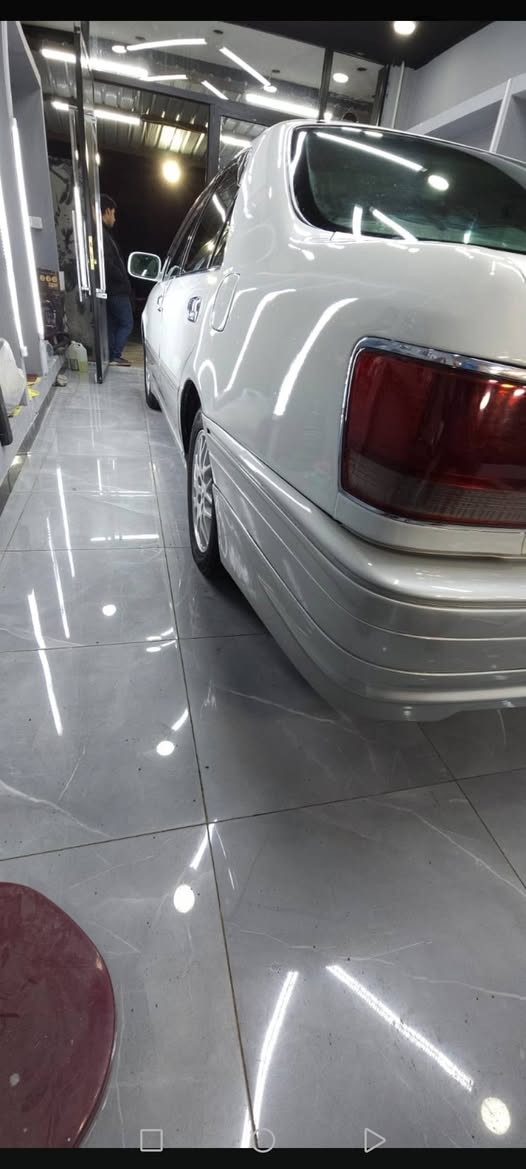 السلام عليكم ملكه اصوليه بأسمي رقم انكليزي بغداد شرط التحويل مكينه كبيره ديفور ٣٠٠٠ كير وصدر وكهرباء كلها شغال غرفه نظيفه كاعيه جلد تخم تاير ثلاث دكم كشنات كهرباء برده خلفيه كهرباء مكفوله من الكص ونقل الجثه سعر ١٣٥ وبيه مجال للاتصال ***********
