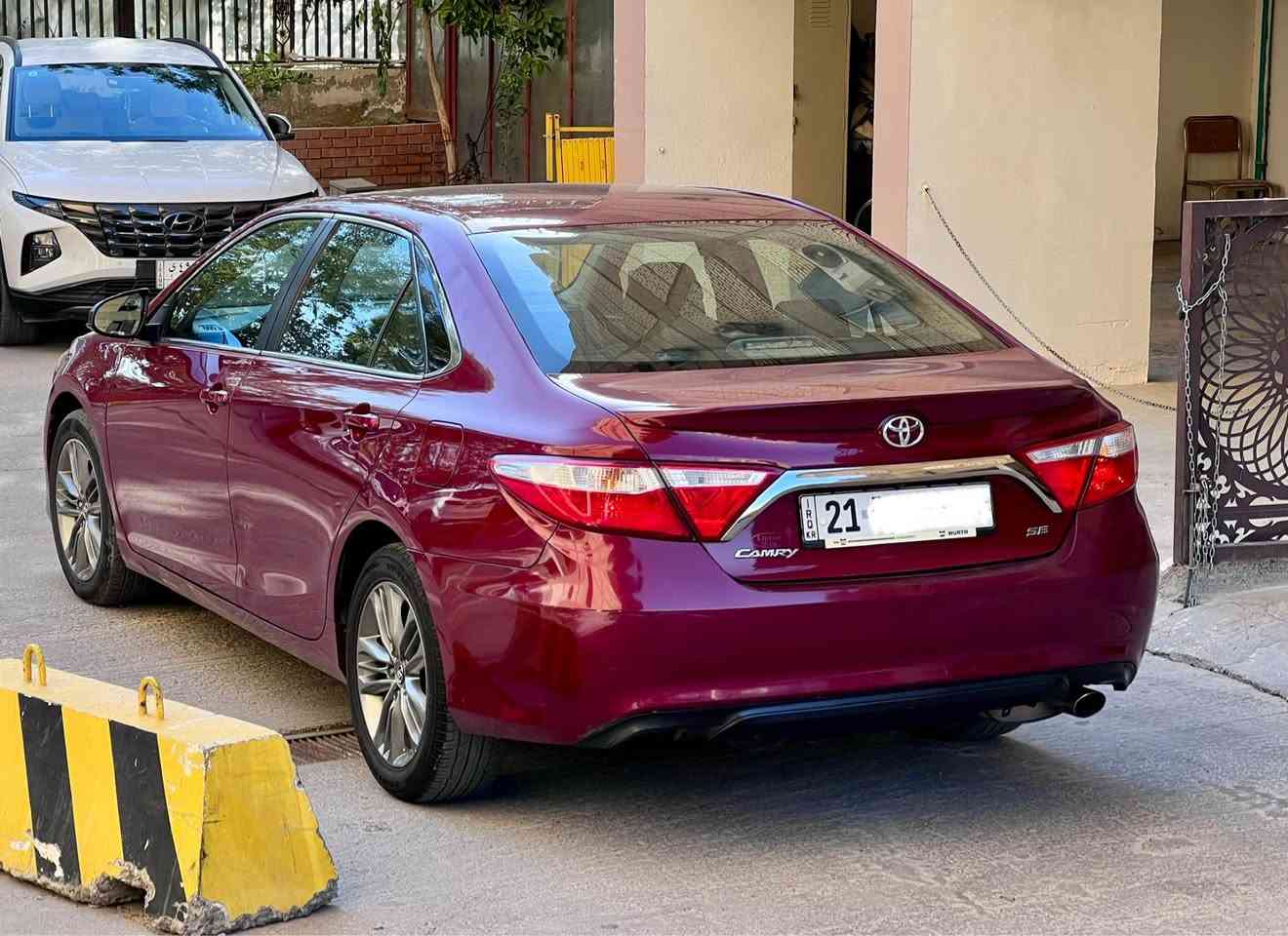 السلام عليكم 
السعر 135 ورقه
***********
للبيع كامري موديل 2017 مواصفات SE
ماشيه 164 الف 
وارد امريكي حادثه جانبي سطحي 3 قطع منزل صور الحادث ايرباك برده فقط  ابيع 4 قطع صبغ 
محرك 4 سلندر 2500
كير ومحرك مكفوله تخم تاير باتري السياره جاهزه بدون نقص مواصفات ويل كب كشنات جلد ومخمل كهربائي تحكم ستيرن كامل شفتات ستيرن مثبت سرعه كاميرا وشاشه 
رايده ب135
رقم سلمانيه جديد وهزه جديده تحويل مباشر مكانه 
اليرموك 4شوارع 
*********** بغداد, العراق
