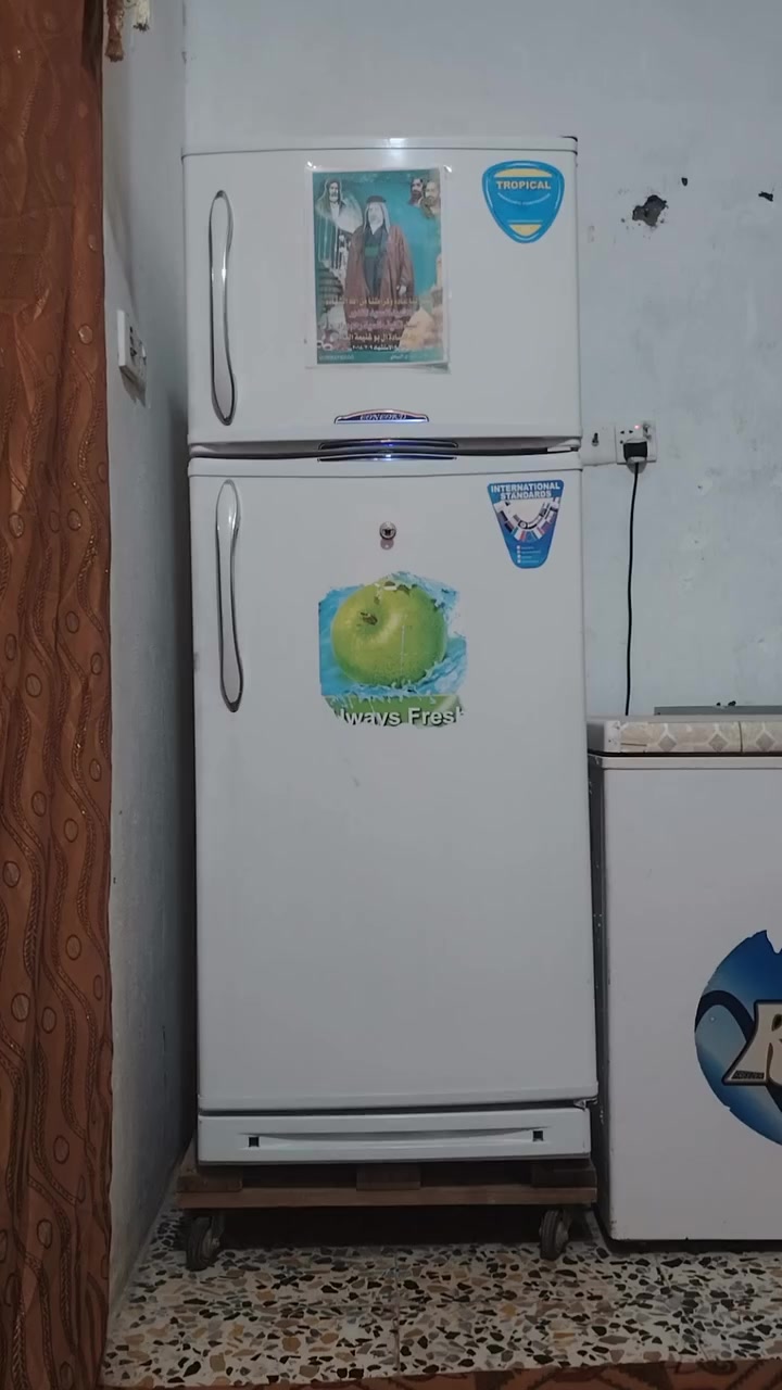 السلام عليكم ثلاجه للبيع عالشرط حجم كبير***********
