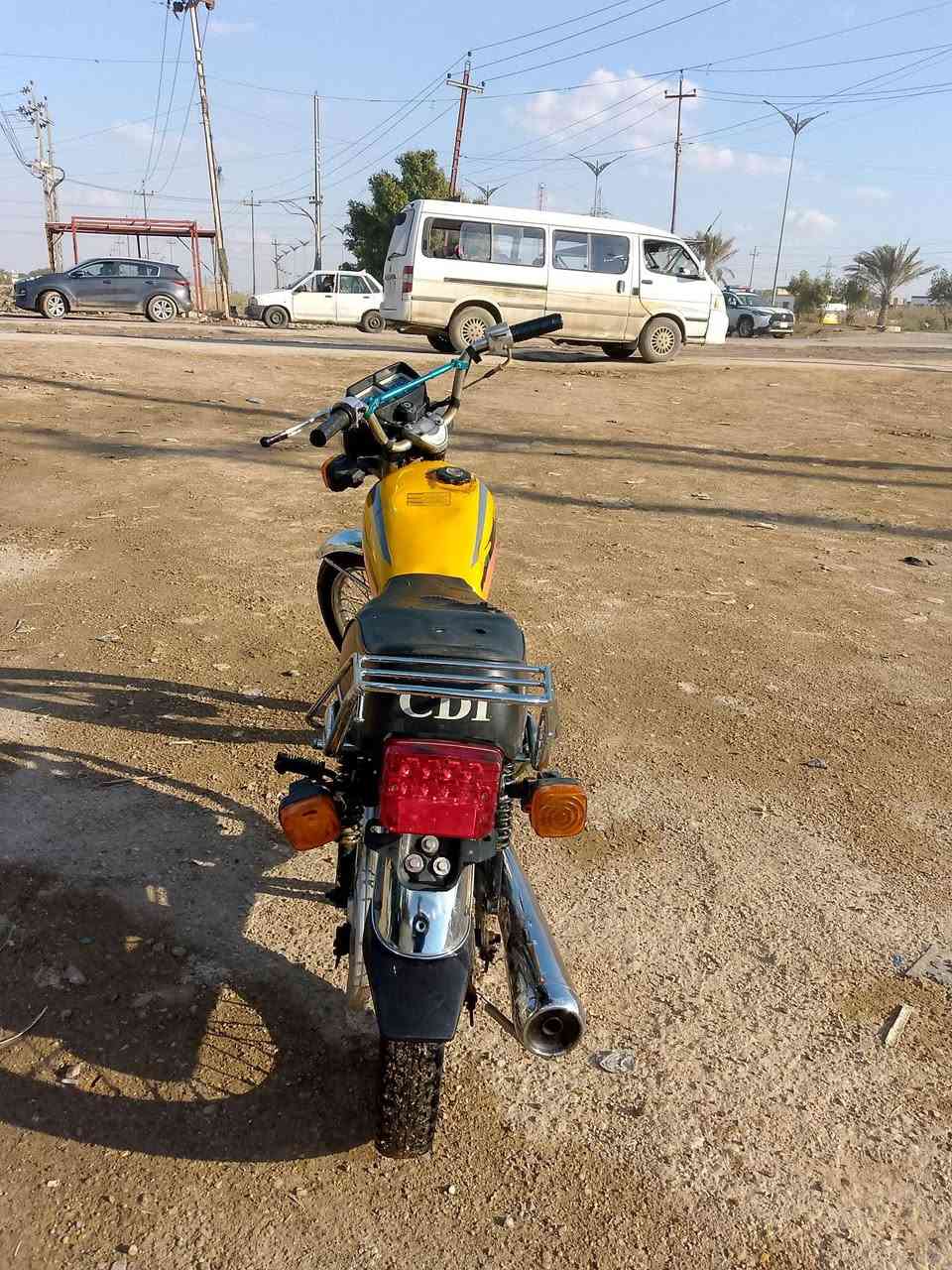 السلام عليكم دراجه للبيع موديل 13 تعمير 21 درجه اوراق كامله حلوه بنظافه اللي بالصوره السعر 500 وبها مجال والشرايه يتصل على هذا الرقم مكان كوت شارع النفط هذا رقمي ***********
