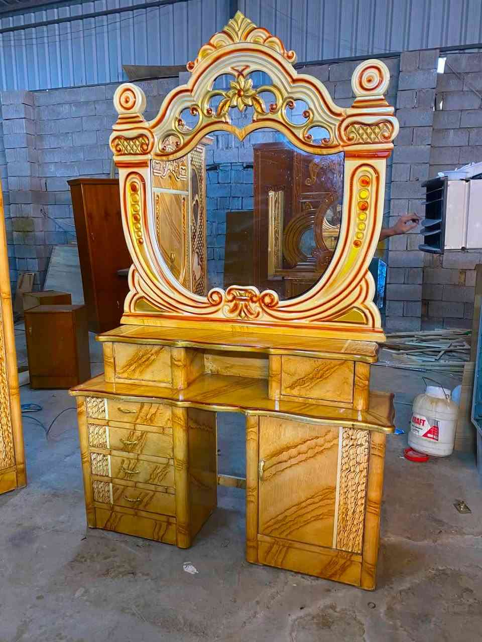 غرفه مستخدمه 6 ابواب طابقين ملحق نظافتها 95‎%‎ السعر 850 الف فقط واتساب *********** وتوجد خدمة شد ونقل
