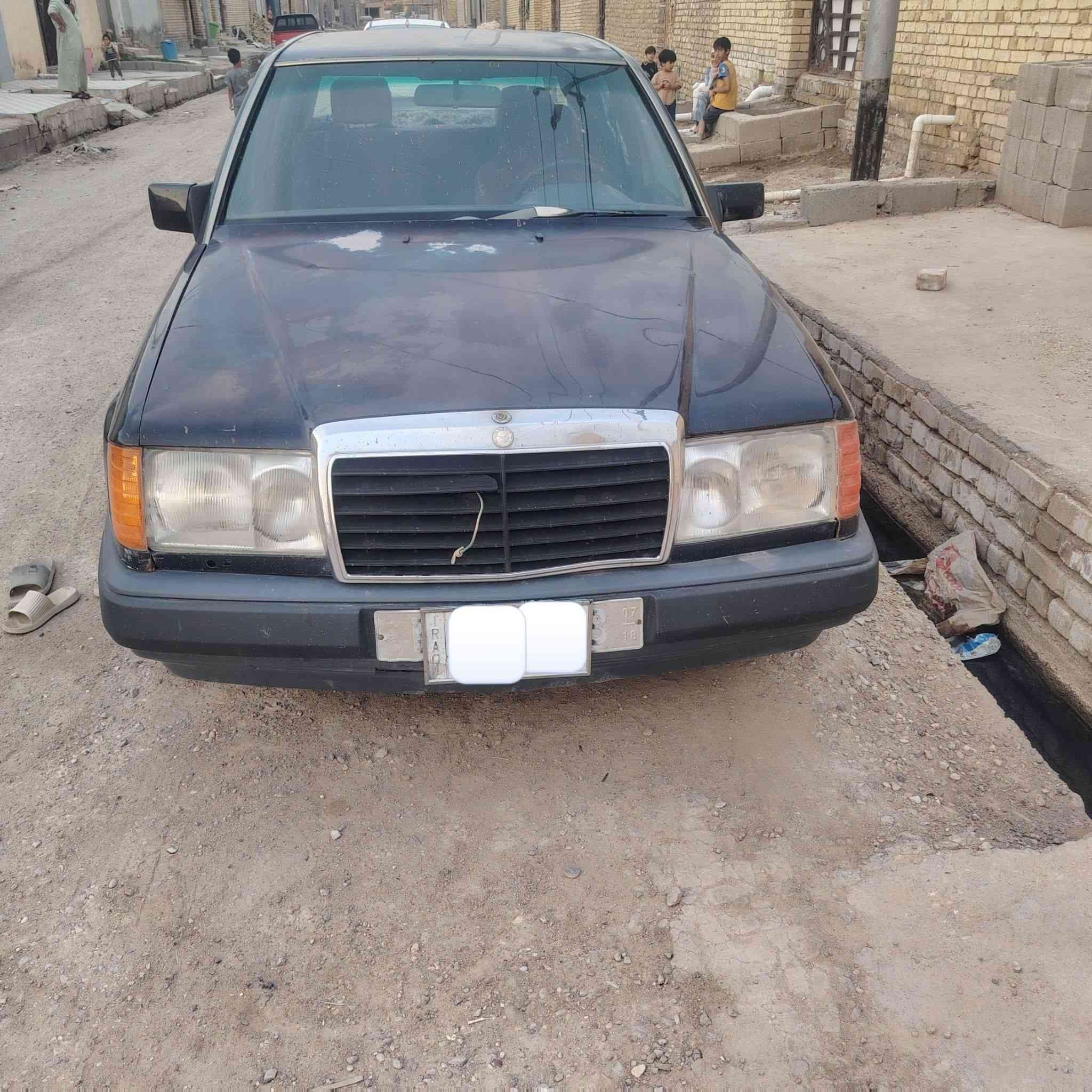 السلام عليكم مارسدس دب موديل ٩١ محرك 2500 بطه بيه ضعف قواعد دبلات مكفولات بيها طخه بسيطه بجاملغ الخلفي رقم بغداد الماني مكاني ناصريه قلعة سكر
***********
