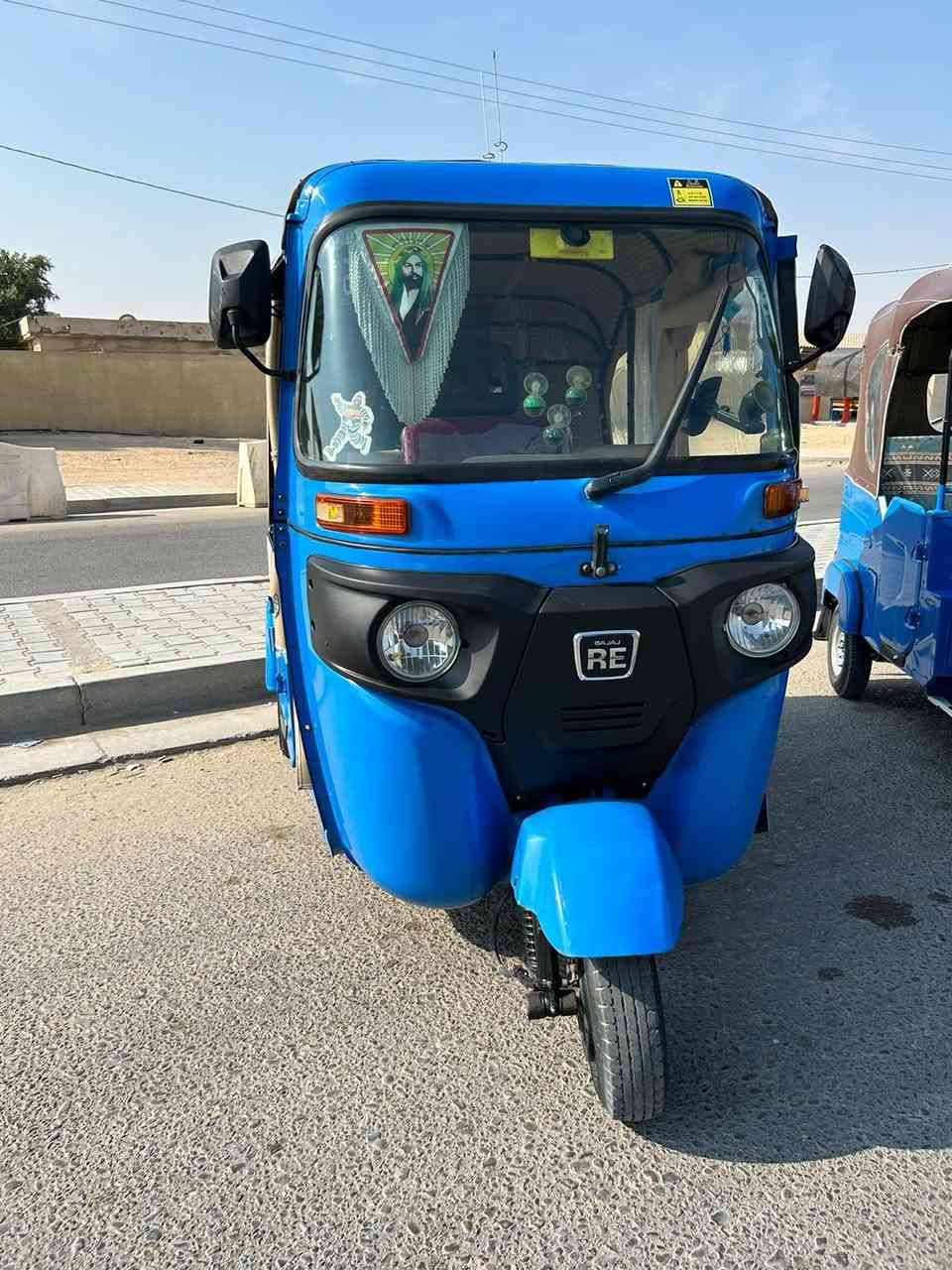 سلام عليكم شباب تكتك بجاج البيع التكتك خير من الله مكينه امجفته مره وحده وتوه الكط خياساتها السعر 7800وبيها مجال  العنوان بصره  الرقم ***********
