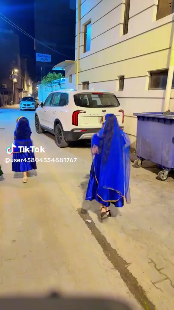 عندي هاي البدلات الاخضر مال كركيعان جدد ولله العظيم ساعه وحده لبسوهن بناتي قياسهم ٦سنه و٧ سنه و٨ سنه. وقياس صغير قياس ٤و٥ سنوات يلبسن


**إذا كنت صاحب هذا الإعلان وتريد حذفه لأي سبب، رجاءا أرسل رسالة إلى الدعم الفني**