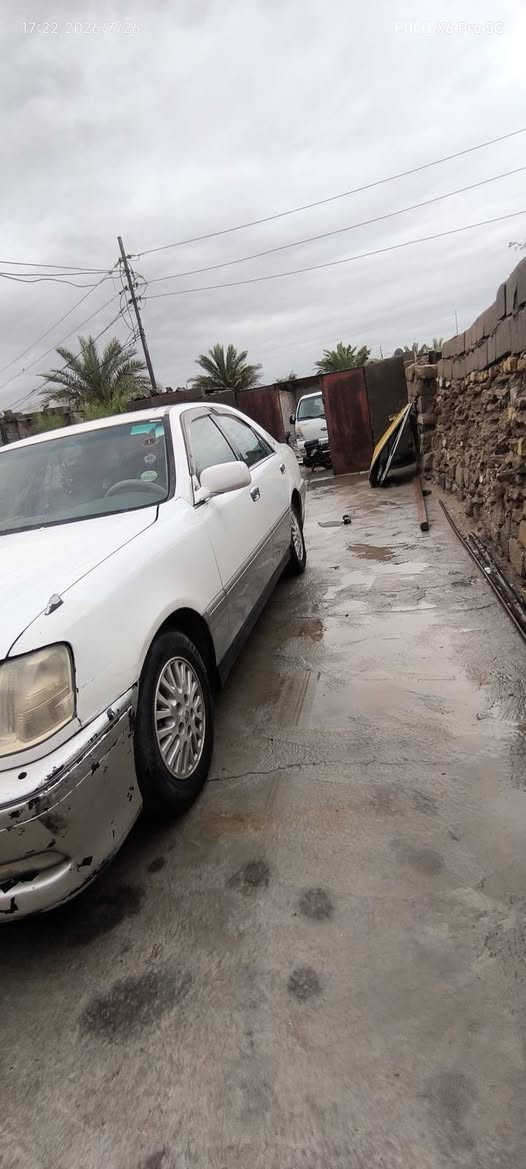 السلام عليكم.
ملكه كراون للبيع
السياره (ادوات! ادوات! داوت !بدون اوراق!)
السياره متومه رقم بغداد سنويه 
تبريد شغال مكينه وكير خير من الله 
داخل نضيف فقط الكشره البره شوي تعبانه 
ملاحضة السياره بيها كصة قماره .!!!!
السعر (40)ورقه وبيها مجال للطيبين 
مكاني البصره الزبير الشعيبه
للتواصل ‏‪0772 831 4157‬‏.
