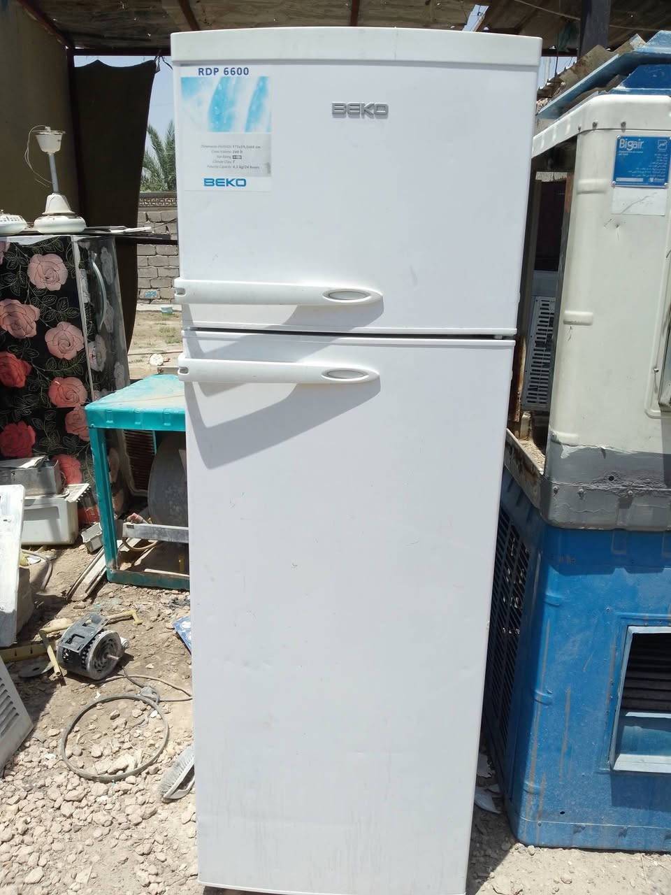ثلاجات نضيفات وشغلات لحمره 180 لبيضه 190
***********
