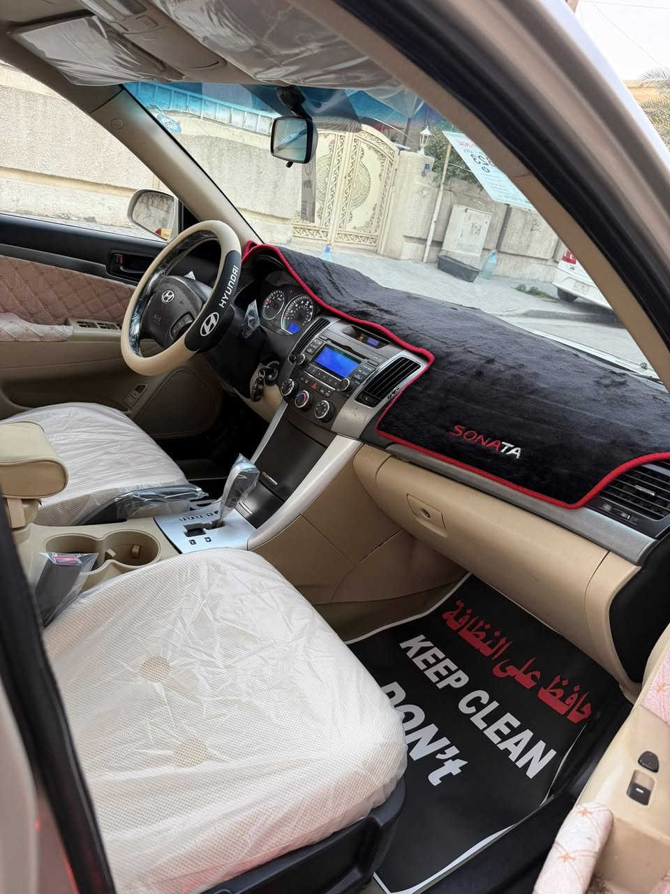 السلام عليكم 
هونداي سوناتا موديل 2010 وارد امريكي مكينه 2400 دوش سيارة احلة من الصور جديدة مواصفات نص فول مكينه كير صدر تبريد تدفئة تخم تاير كله جديد بالعافيه عل ياخذها سيارة جديدة بيه صبغ قطعتين بدون دواخل والباقي مكفول رقم اربيل ثاني يوم تحويل مكان السيارة بغداد الاعظمية سعر 118 وبيه مجال رقم موبايل ***********
