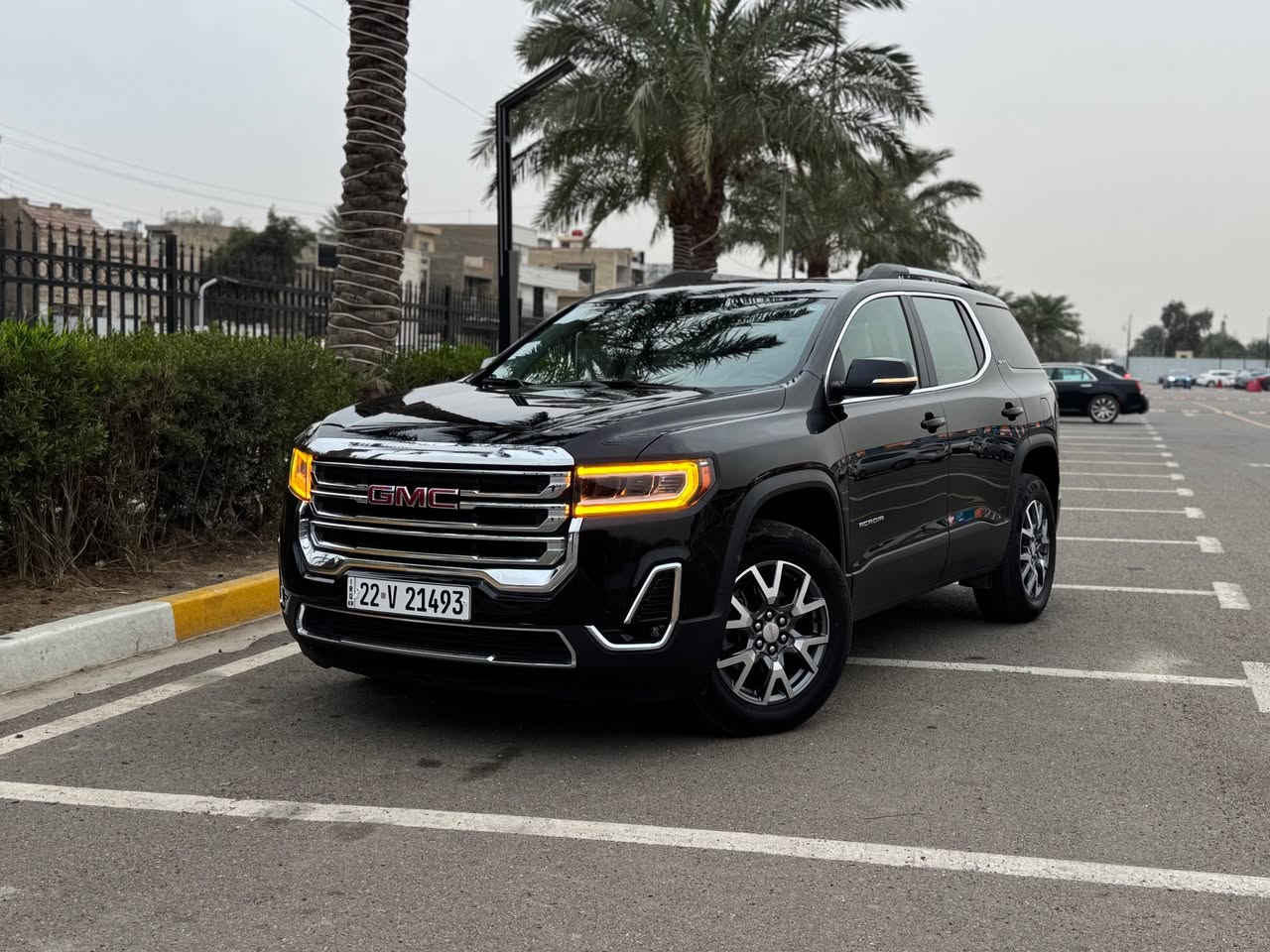 جي ام سي اكاديا 2023 SLT ( بدون ايرباك )
فول مواصفات عدا الفتحة  
دخول وترقيم جديد بشهر ال12

بجم كبس حادثها جدا بسيط وسطحي وبدون اي دواخل ( شواصي لغود كفالة وجميع الايرباكات سليمة ) وموضح بالصور جاملغ وباب صبغ وبيها مكانين صغار تعديل pdr 

‎٧ راكب - ٣ قطع تبريد - داخل لونين ابيض وجوزي
‏‎فور ويل(AWD) - كشنات جلد - تشغيل عن بعد
- نقاط عمياء - رادارات امامي خلفي جانبي - 
صندوق كهرباء ( ويفتح بالرجل ايضا ) - سستم صوت (bose) - داتا شو - تدفئة كشنات - كشنات كهرباء
‎تحديد مسار - حساسات امامي وخلفي - اوتو ستوب - توقف ذاتي عند الاقتراب من السيارات - قفل تلقائي - مراية تعتيم ذاتي + اشاير  - سايد بريك بصمة - فول تحكمات ستيرن - اضاءة العالي اوتو - منظومة زنون بلادي  
‎وبعد بيها هواااي مواصفات
محرك ٢٠٠٠ توربو (اقتصادي وسريع)
ماشية ٦٠ ع مشي امريكا بعدها 

السعر : 239 وبيها مجال بسيط

‏‎السيارة جديدة بمعنى الكلمة وبالواقع بعد احلى وجاهزة بدون اي نقص وكل التفاصيل مذكورة بالكامل 
اي استفسار هذا رقمي 
***********
