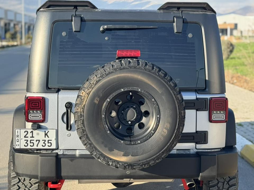 سلام عليكم 
جيب رانكلر 2018 sport
قطعتين و نص صبغ 
4*4
شاشة كبيرة 
ماشية 89 الف مايل
١٦٠ و بي مجال 
***********
