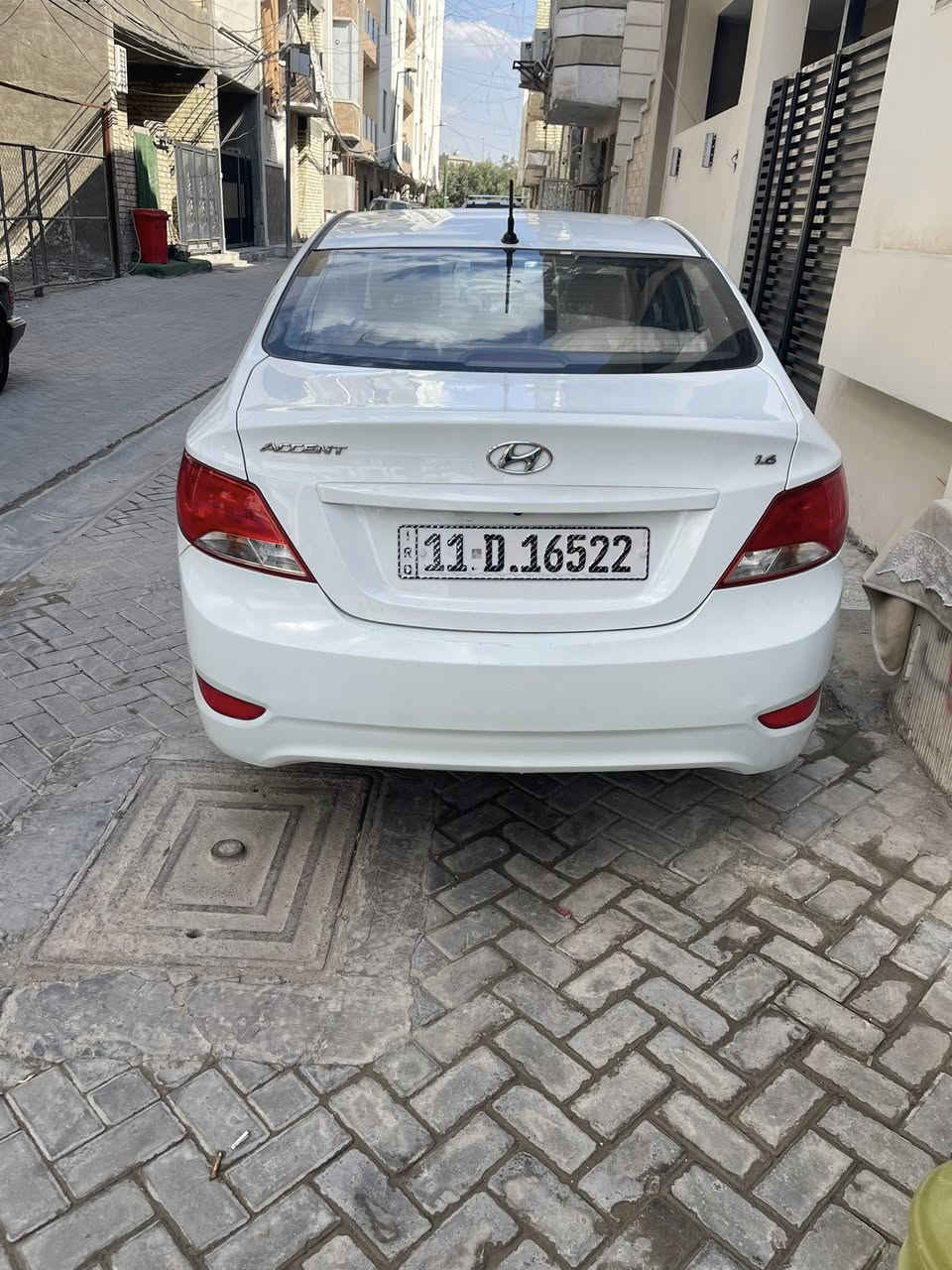اكسنت 2016 مكفوله من صبغ و التبديل
فقط بارد بسيط ماشيه 115 الف 
سنويه هزة حداديه تبريد رقم كله جديد 
 محرك و كير كفاله بدون فتح لا تبخير و لا تنقيص 
مكاني الاعظمية 
السعر 120 وبيه مجال وسنور جديد وبالخدمة
***********
