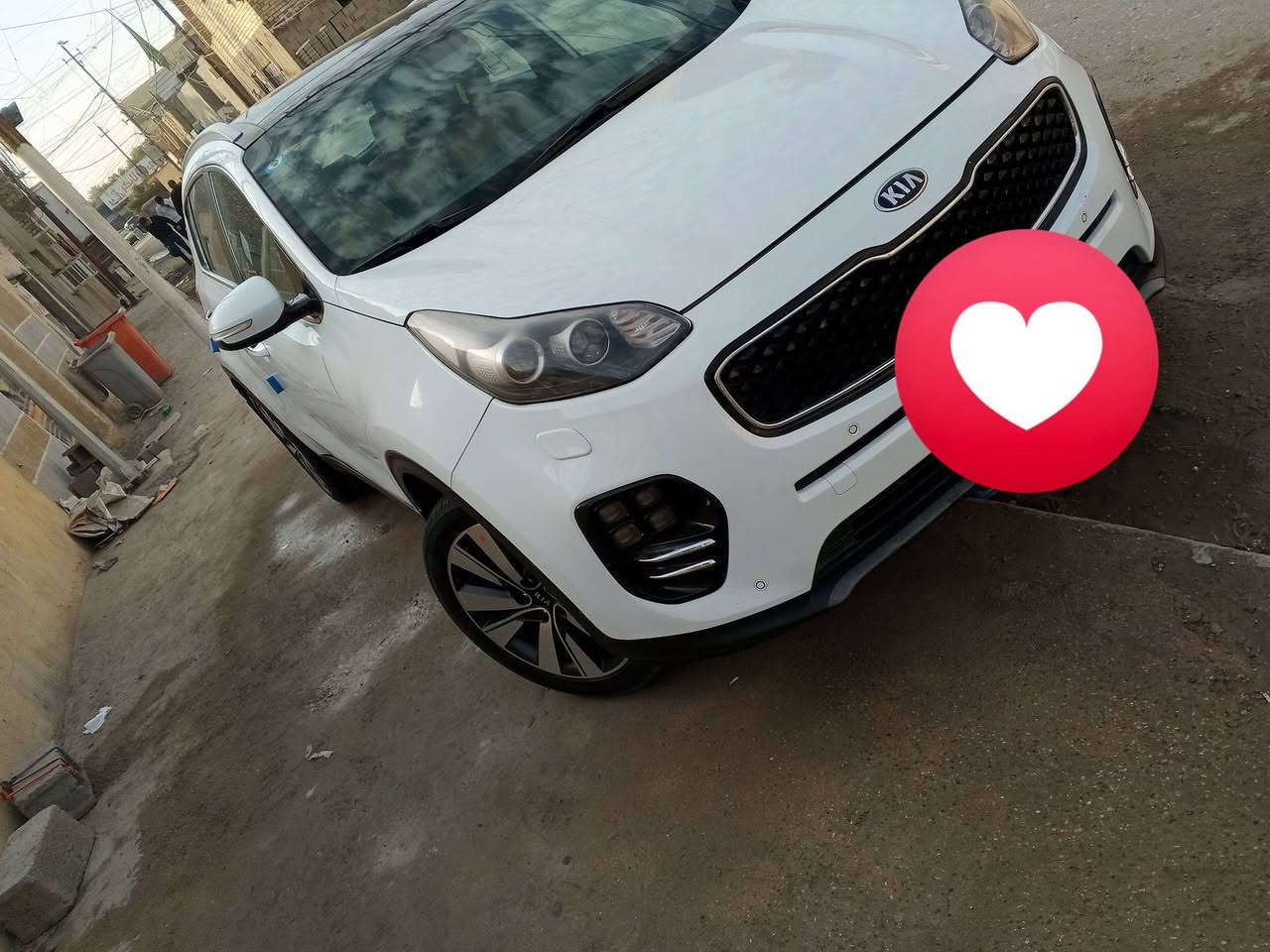 للبيع كيه سبورتج
موديل 18 خليجيه 
فول واصفات 1/1
سايدك بريك دكمه 
بنرامه فول كبير محرك مكفولات 
السياره بيه صبغ بس الامشر 
مكان السيارة بغداد ب زيونه 
السعر 182 وبيه مجال انشالله 
الرقم ***********
***********
