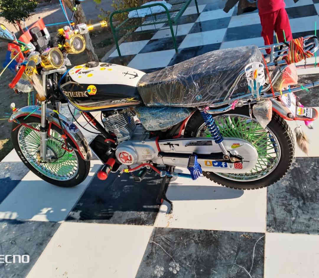 السلام عليكم ماطور تايكر 2023 بعده لوك مابي اي نقص كلشي شغال اصعد وامشي. منفيس كامل. للبيع السعر 750 مع مجال قليل.. ويرهم مراوس ويه 5 كير موديل 25 عادي حته اذا انطي فرق وتحياتي *********** العنوان كركوك حي العسكري
