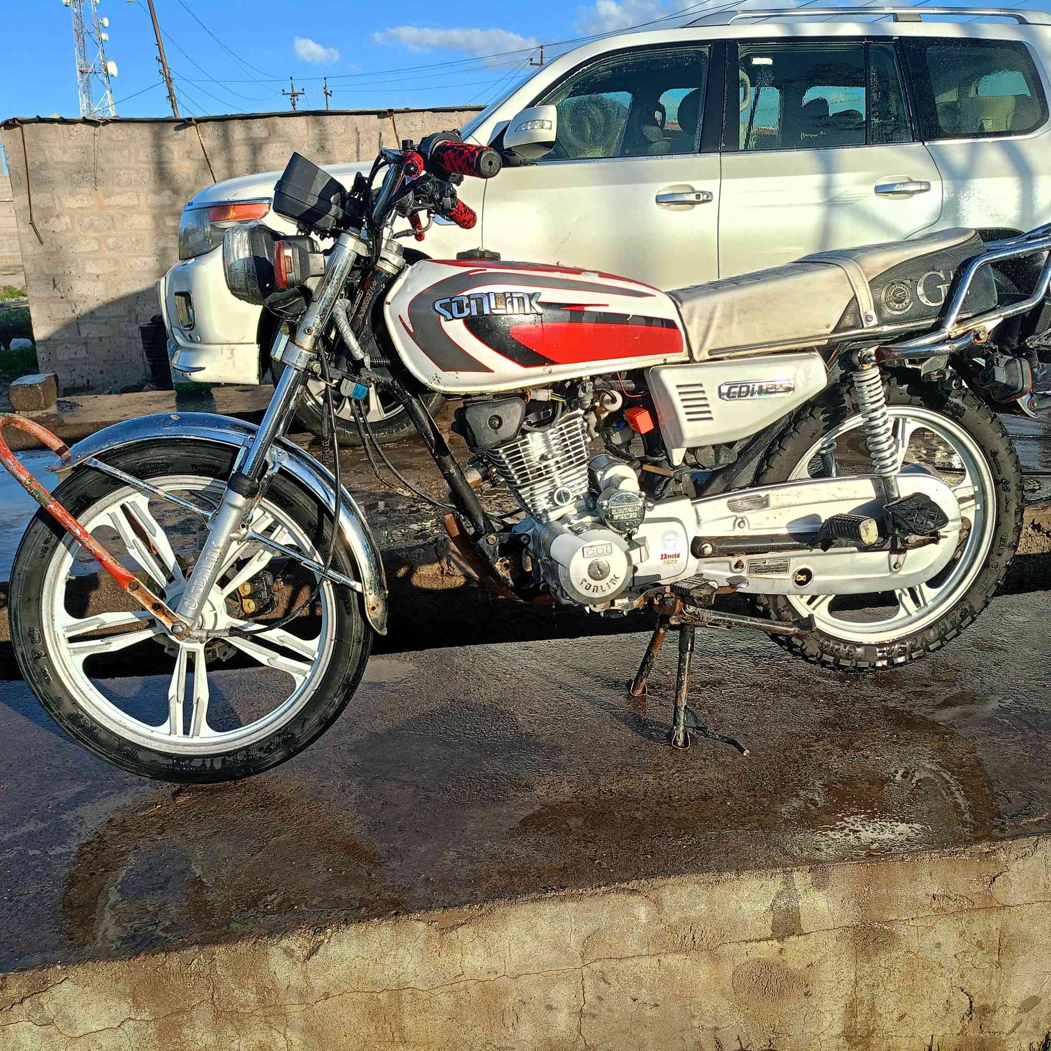 سلام عليكم  سافان موديل 2022 مكينه شرط  ما مفتوحه ماطور  جديد  نكره سلف وزن ثقيل كهربائية كلو شغال  شرط السعر  600 الستفسار علا رقم متواجد بس عل خط وع وتساب ***********
