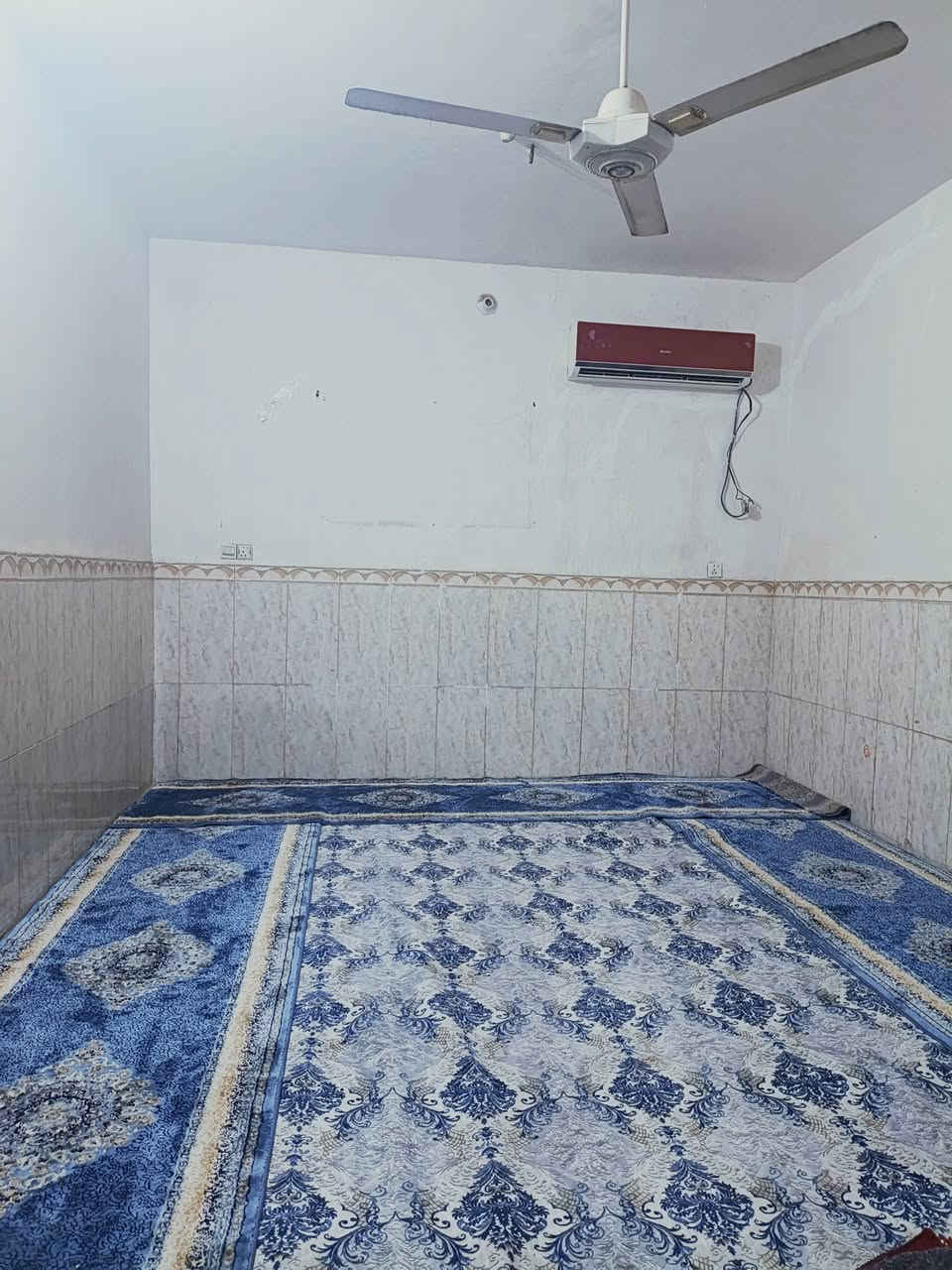 سلام عليكم بيت حي الحكيم نزلت ماركت علي المير يحتوي البيت غرفتين نوم وصاله ومطبخ وستقبال وحمام داخلي واخرجي يبعد من الجاري والتبليط 100متر باقي التفصيل يم صاحب البيت راقم خاص


**إذا كنت صاحب هذا الإعلان وتريد حذفه لأي سبب، رجاءا أرسل رسالة إلى الدعم الفني**