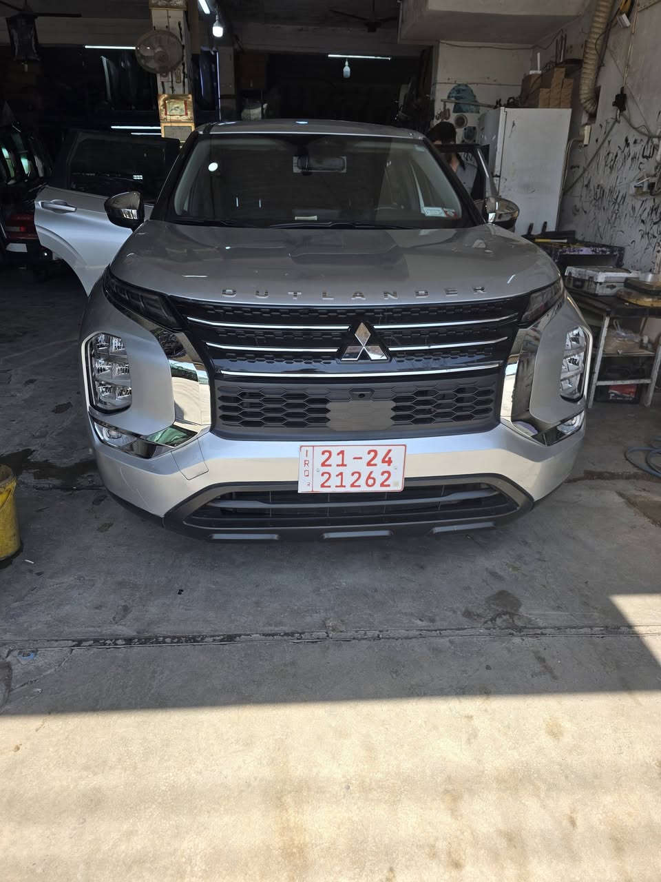 اوتلندر موديل 22 رقم سلمانيه مميز
ضرر فقط جامرلغ سكن وبي تعديل بارد بالسكف مال شحن 
سياره حلوة وحديده ماشيه ٨٥الف كلشي على البلد 
سعر 190$ 
مكاني كركوك حي الاسرى للاستفسار ***********
