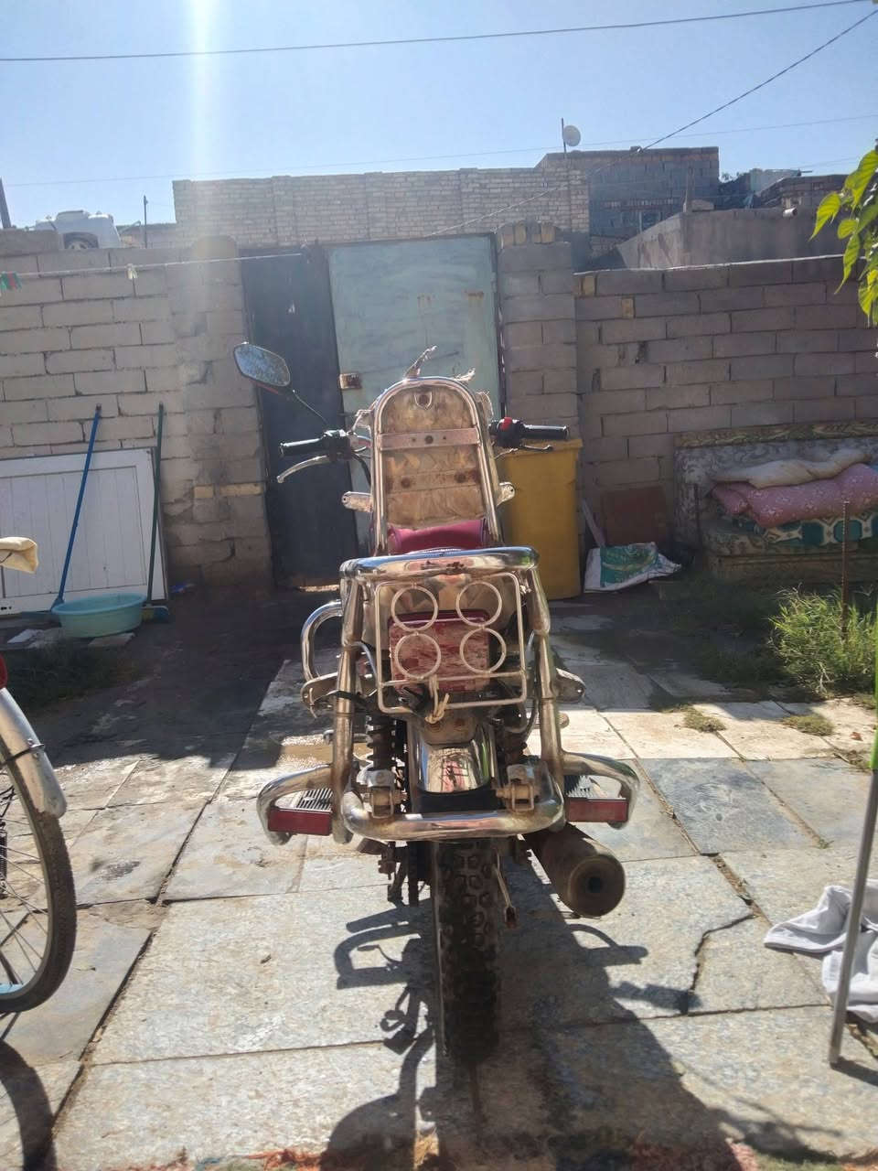 دراجه بارت نفخ حجم150 مفتوحه توني مجفتها غراض اصلي بيها نقص اكلوبات اشاير اوسكن الخلفي موديل 17 السعر 500الف عنواني الناصريه ***********
