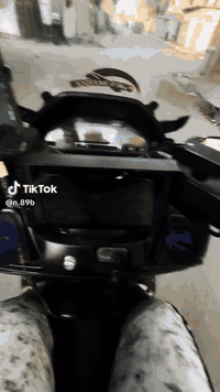 السلام عليكم دراجه اسكاي ولف 650دراجه جنت اطلع بيهة امفوله بس كبل يومين صارت عدي خربطه وثكل بل مشي ودراجه ما عرفت علتهة الدراجه معروضه للبيع وتجي وشوفهة احله من الصور صالنصه رياضي والبلادي موجود السعر خاص الرقم ***********
