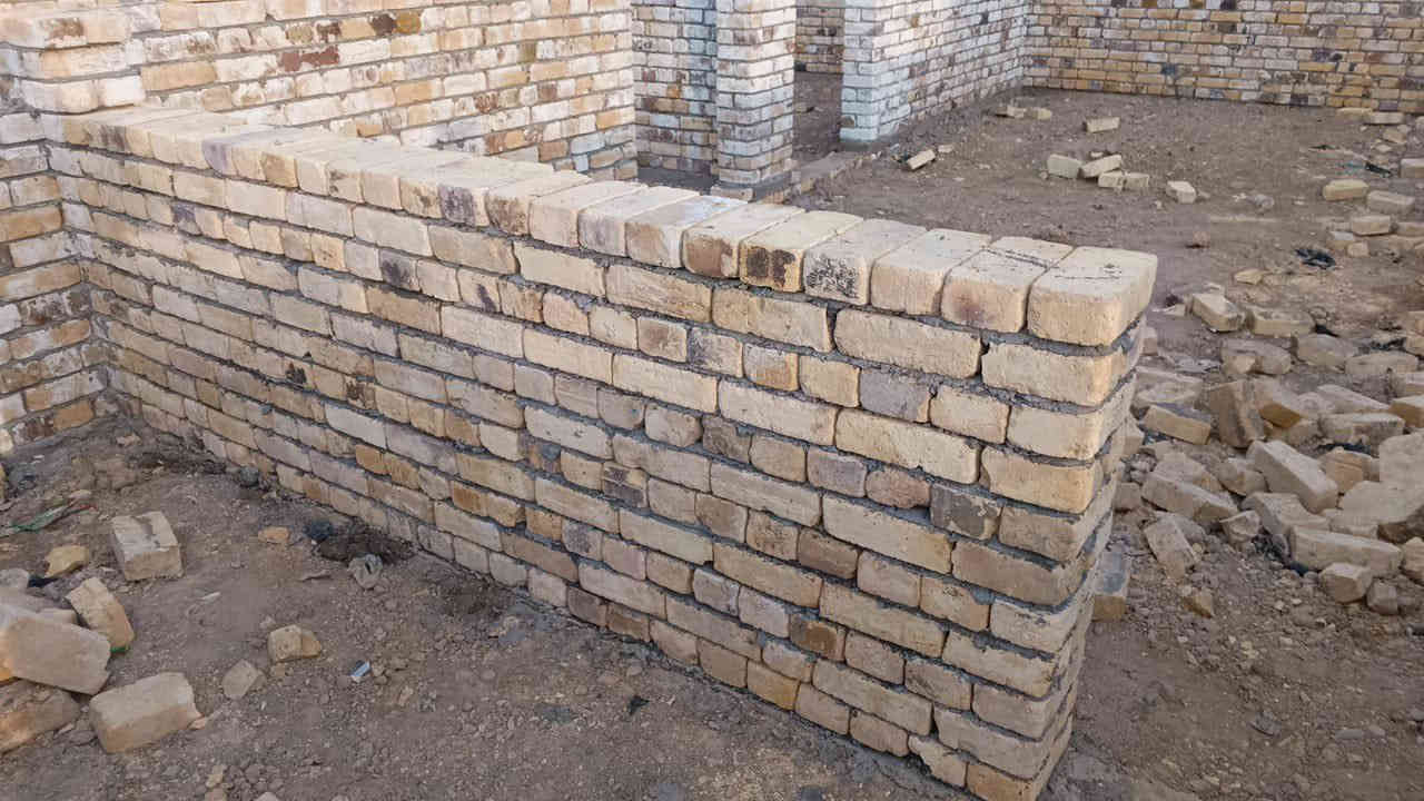 السلام عليكم عندي نص هيكل للبيع كوت منطقه الحكيم الدبيه 200 م زراعي الهيكل مرقمة من البلدية صاير ركن ماء والكهرباء وصل للمنطقة رقم تلفون   ***********
