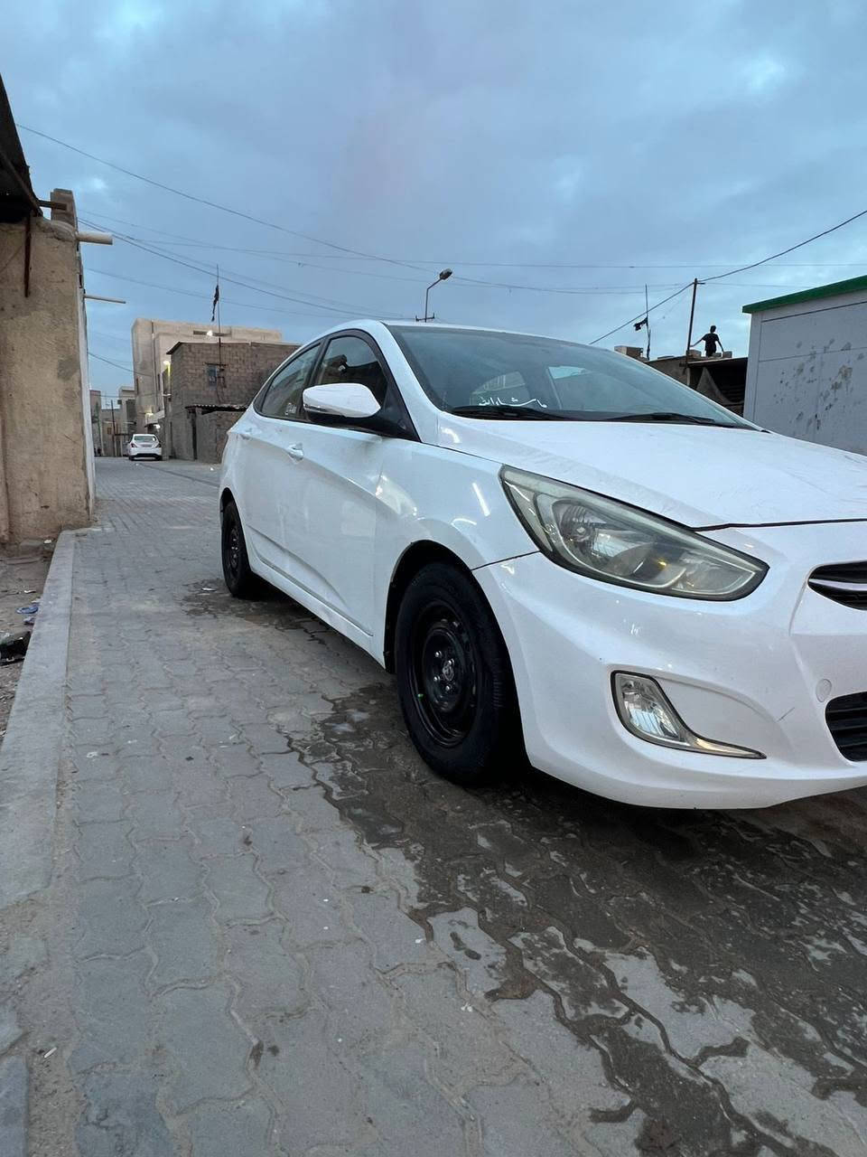 للبيع اكسنت موديل 2016 لون ابيض مكفوله من الصبغ فقط بارد باب الي وره السدر و البنيد مبدل بسبب شك رقم بصره السياره جاهزه مكينه1600 و كير و حداده جدد تبريد ثلج تخم تاير السياره برغي مناقصها فول مواصفات تنته و تحكمات شاشه كامره حساسات  فقط السياره بدون راعي اكفلك سرقه و عشائر 
السعر 65$
موبايل***********  مكان بصره الزبير
